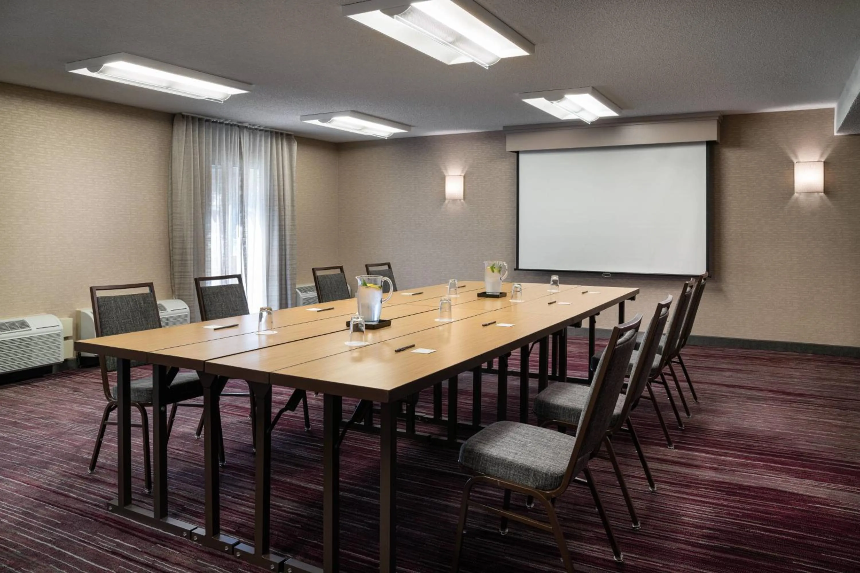 Meeting/conference room in Courtyard by Marriott Pleasanton