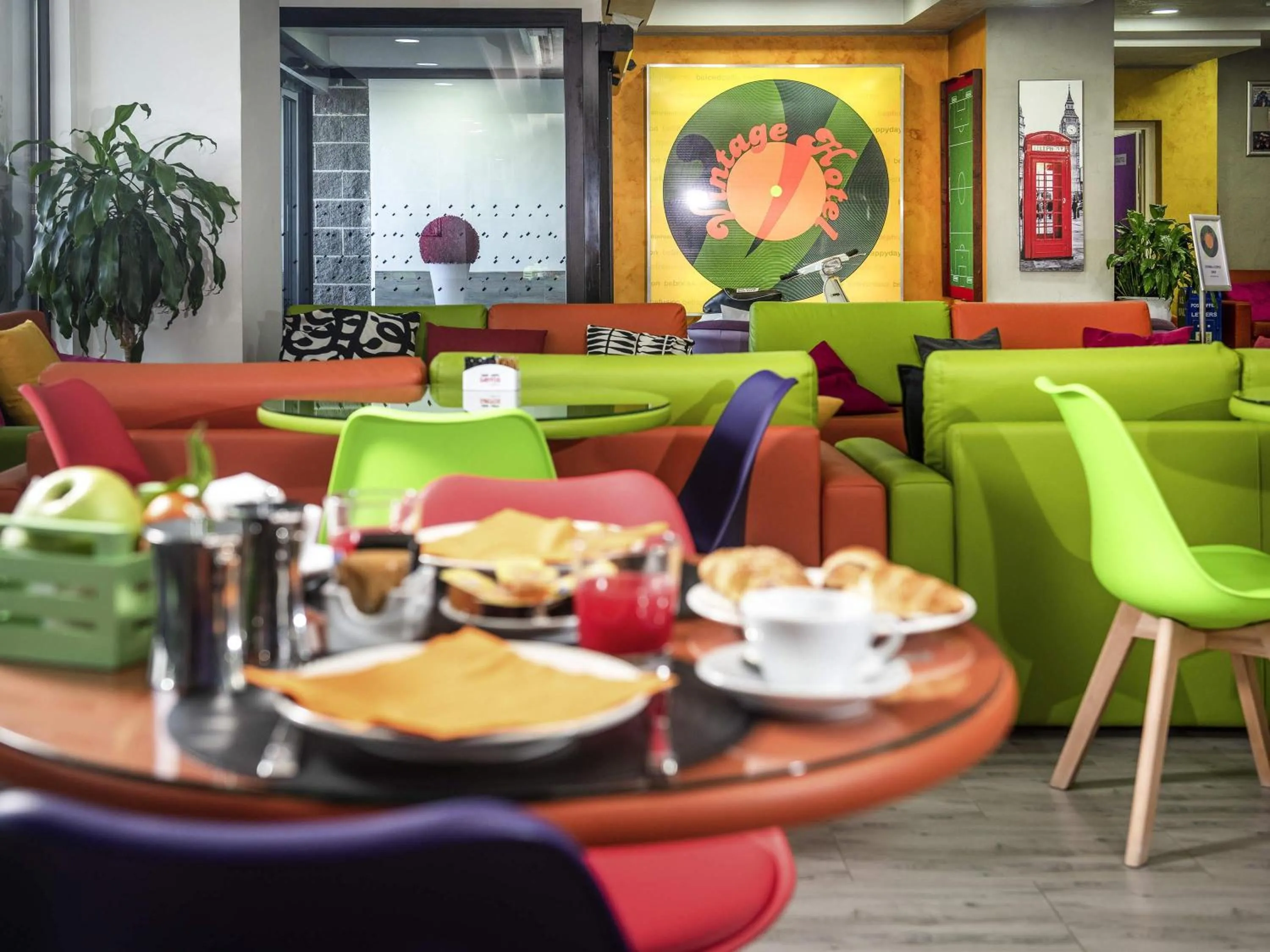 Lounge or bar in ibis Styles Roma Vintage