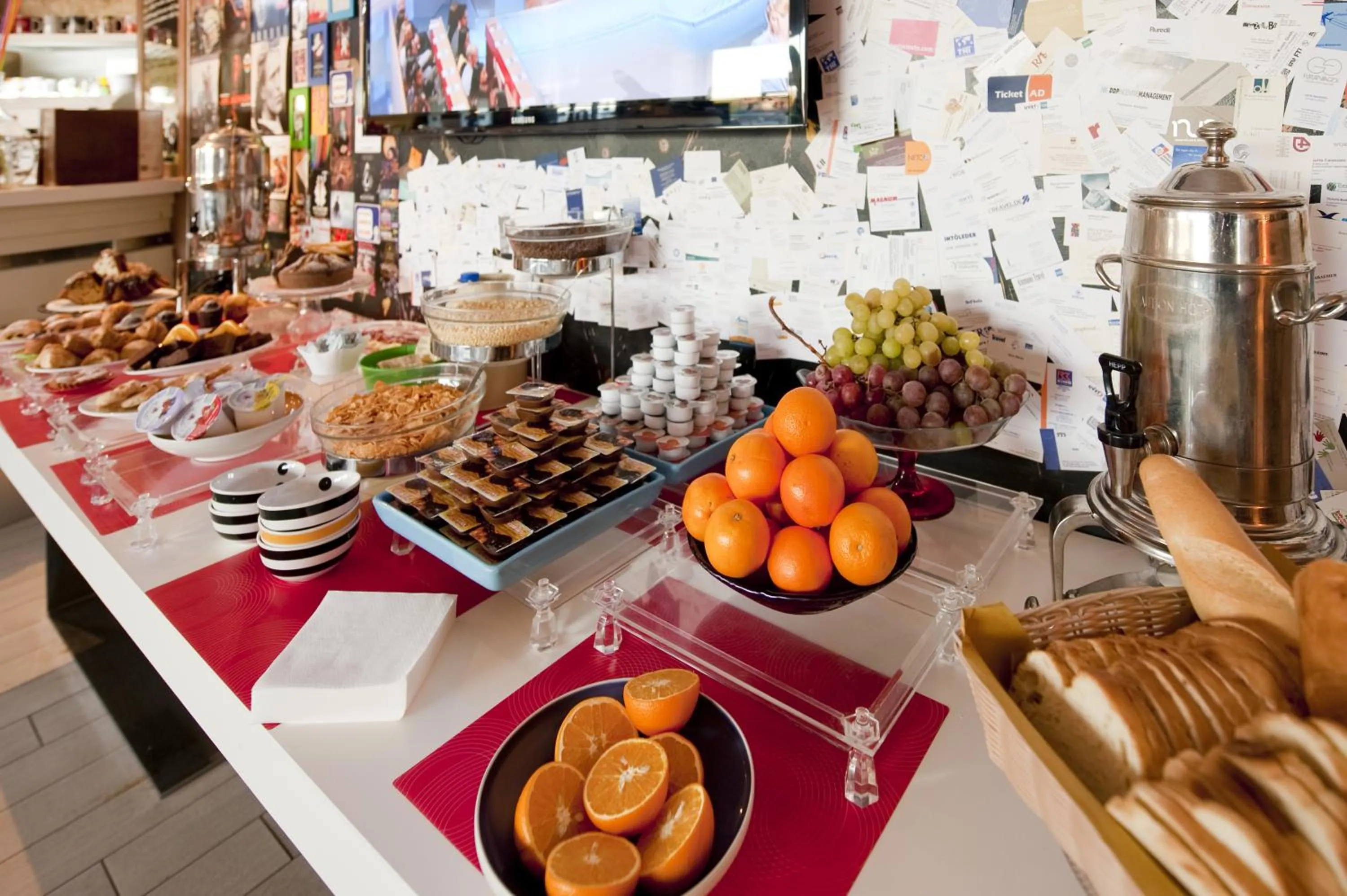 Restaurant/places to eat in ibis Styles Roma Vintage