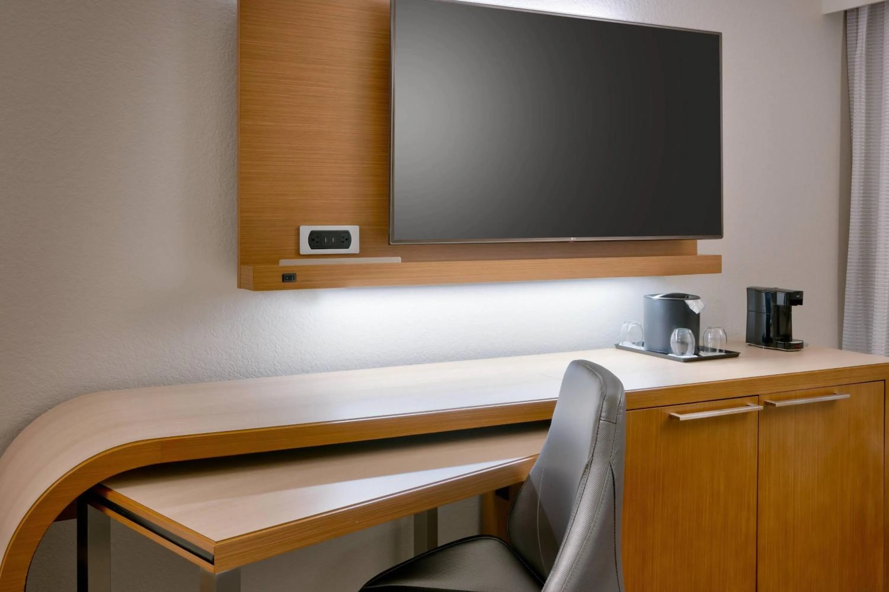 Photo of the whole room in Courtyard by Marriott Oklahoma City Northwest