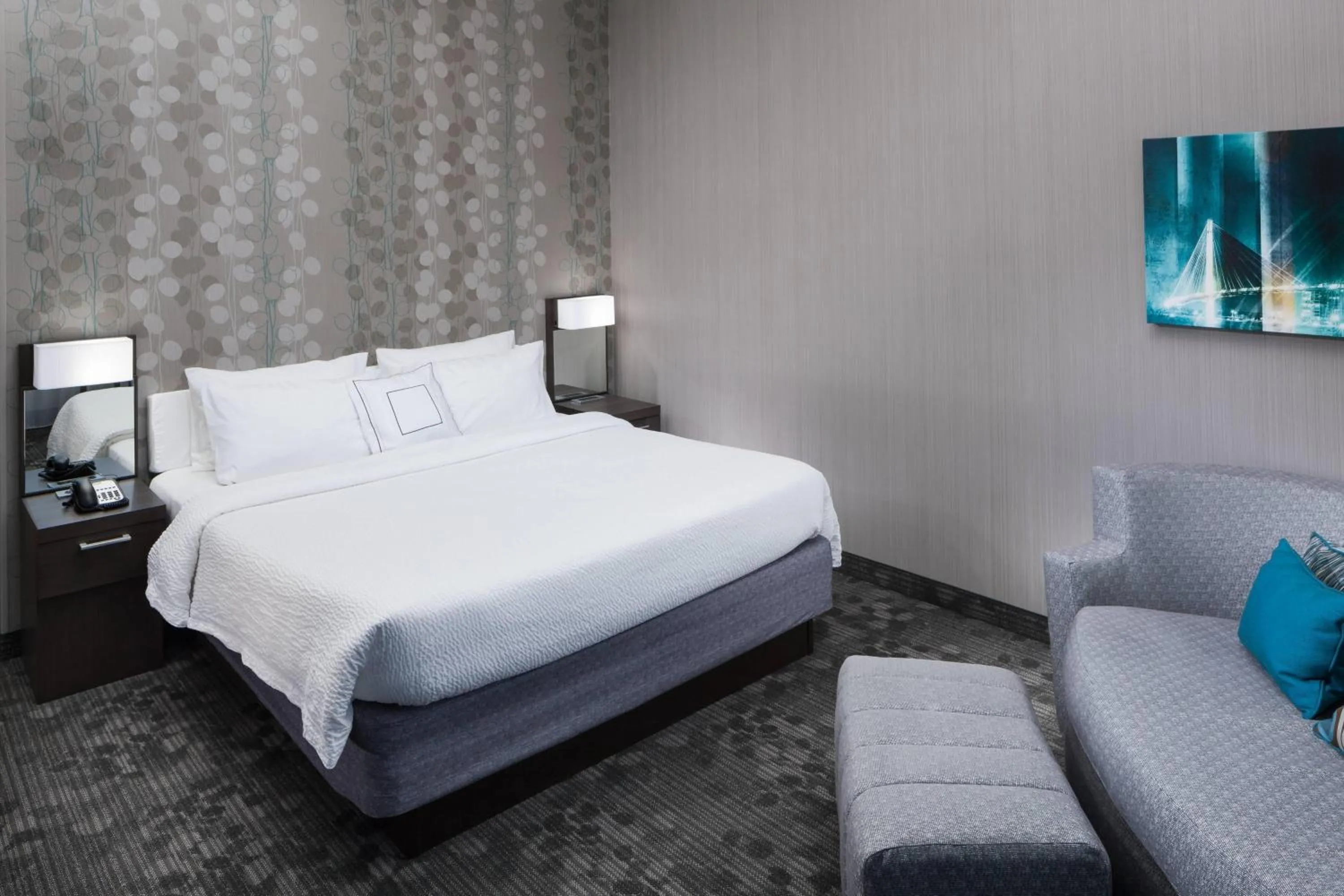 Photo of the whole room, Bed in Courtyard Omaha Downtown/Old Market Area