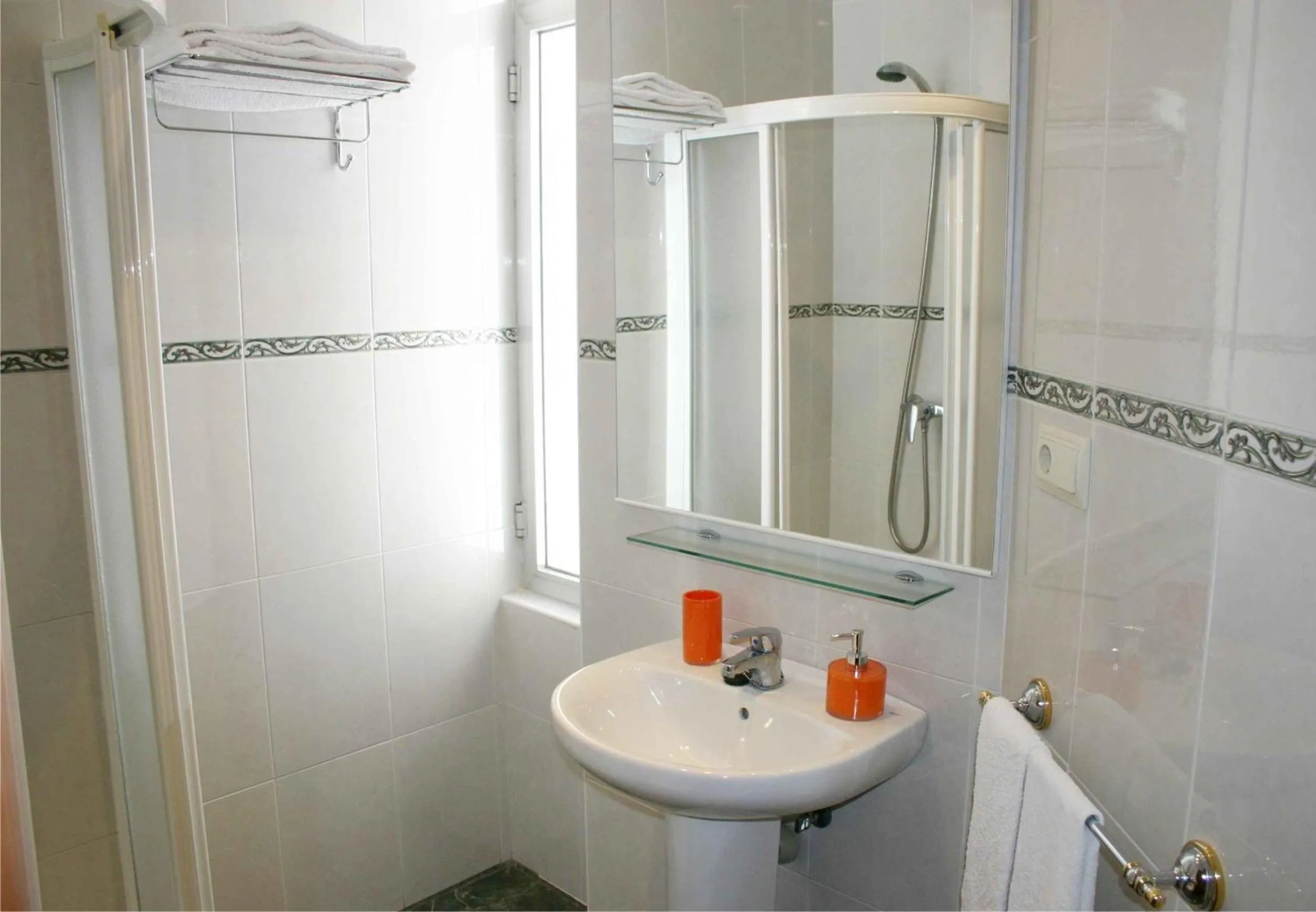 Bathroom in Hostal Hispanico I