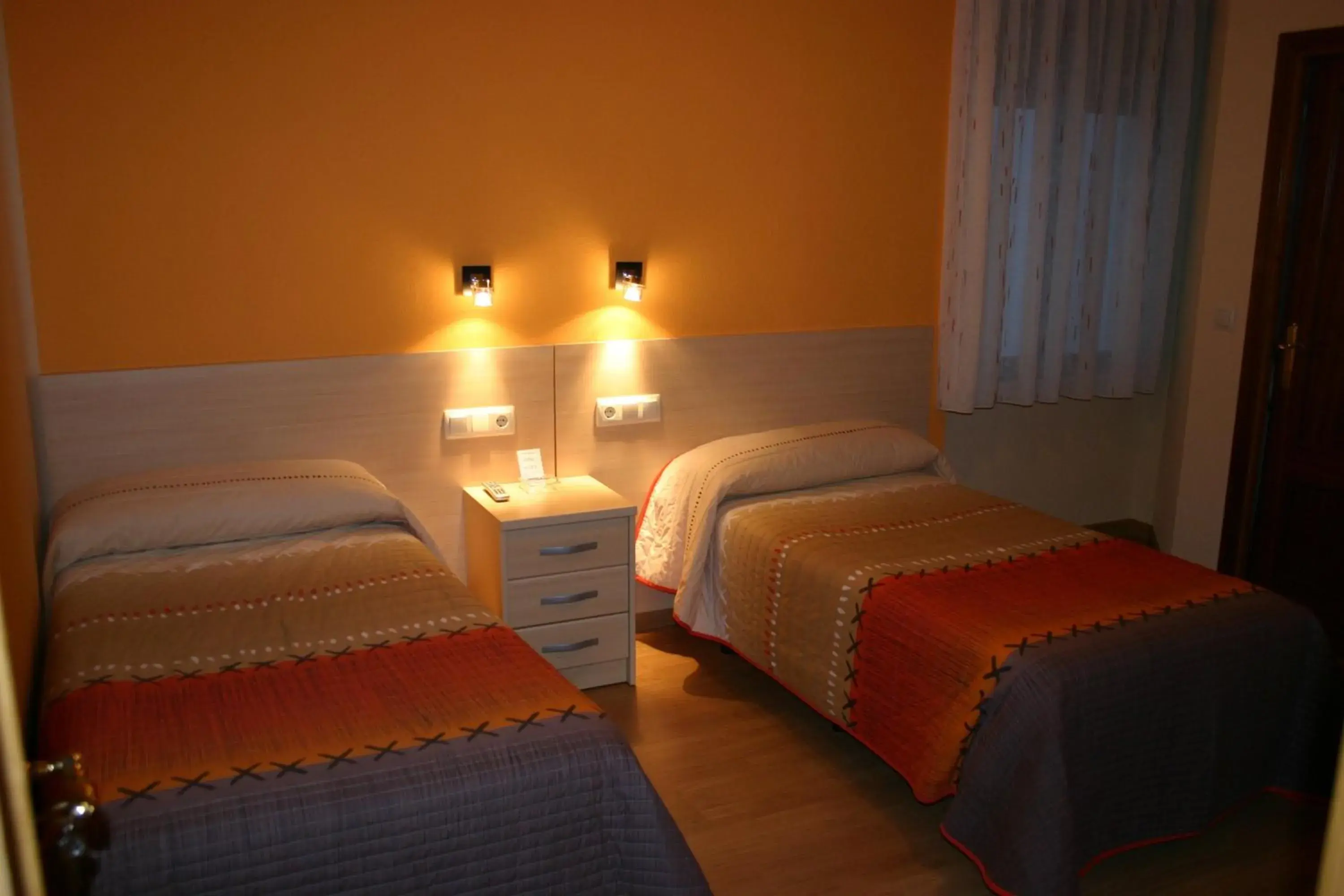 Twin Room in Hostal Hispanico I Twin Room in Hostal Hispanico I