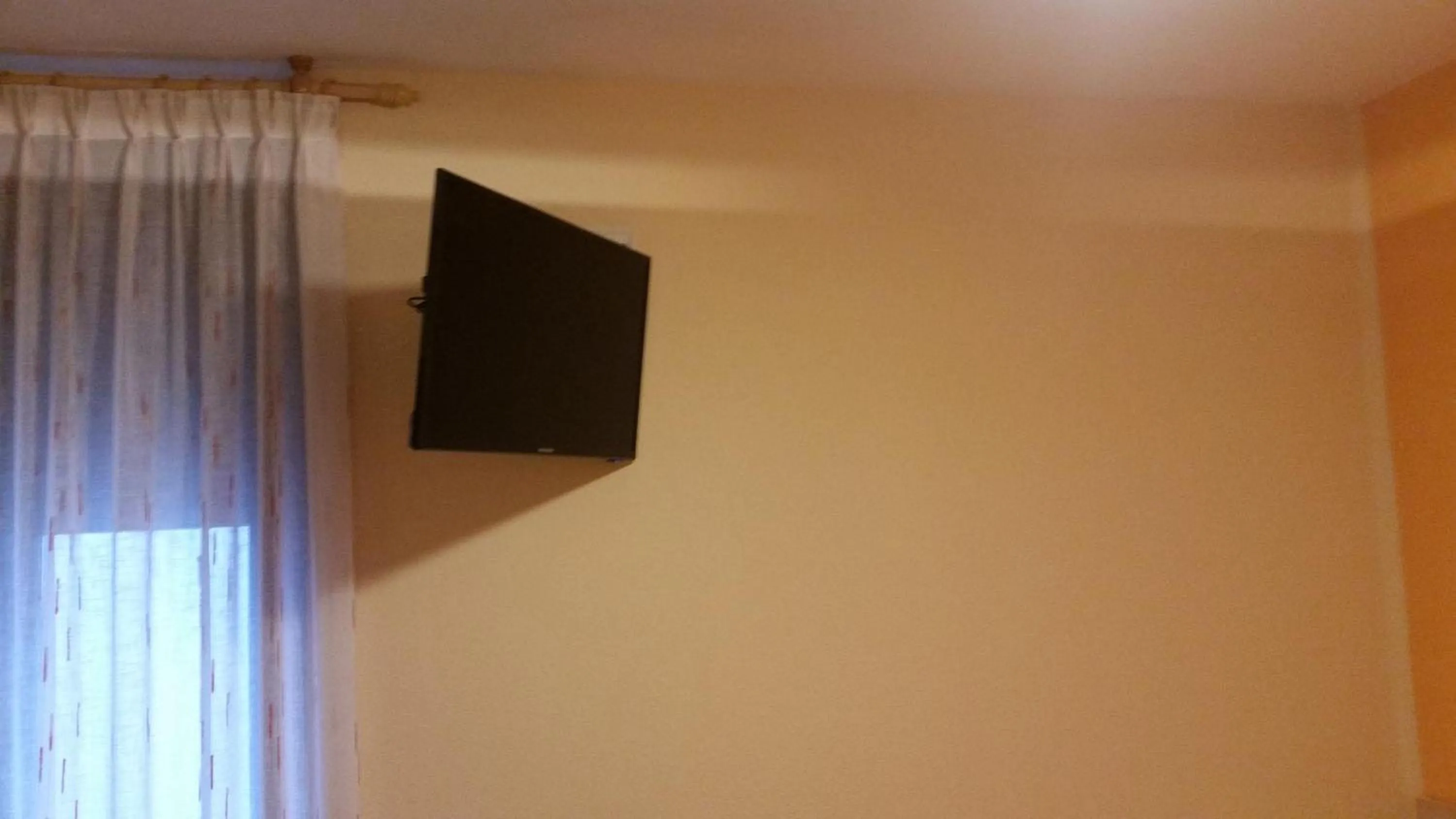 TV and multimedia in Hostal Hispanico I