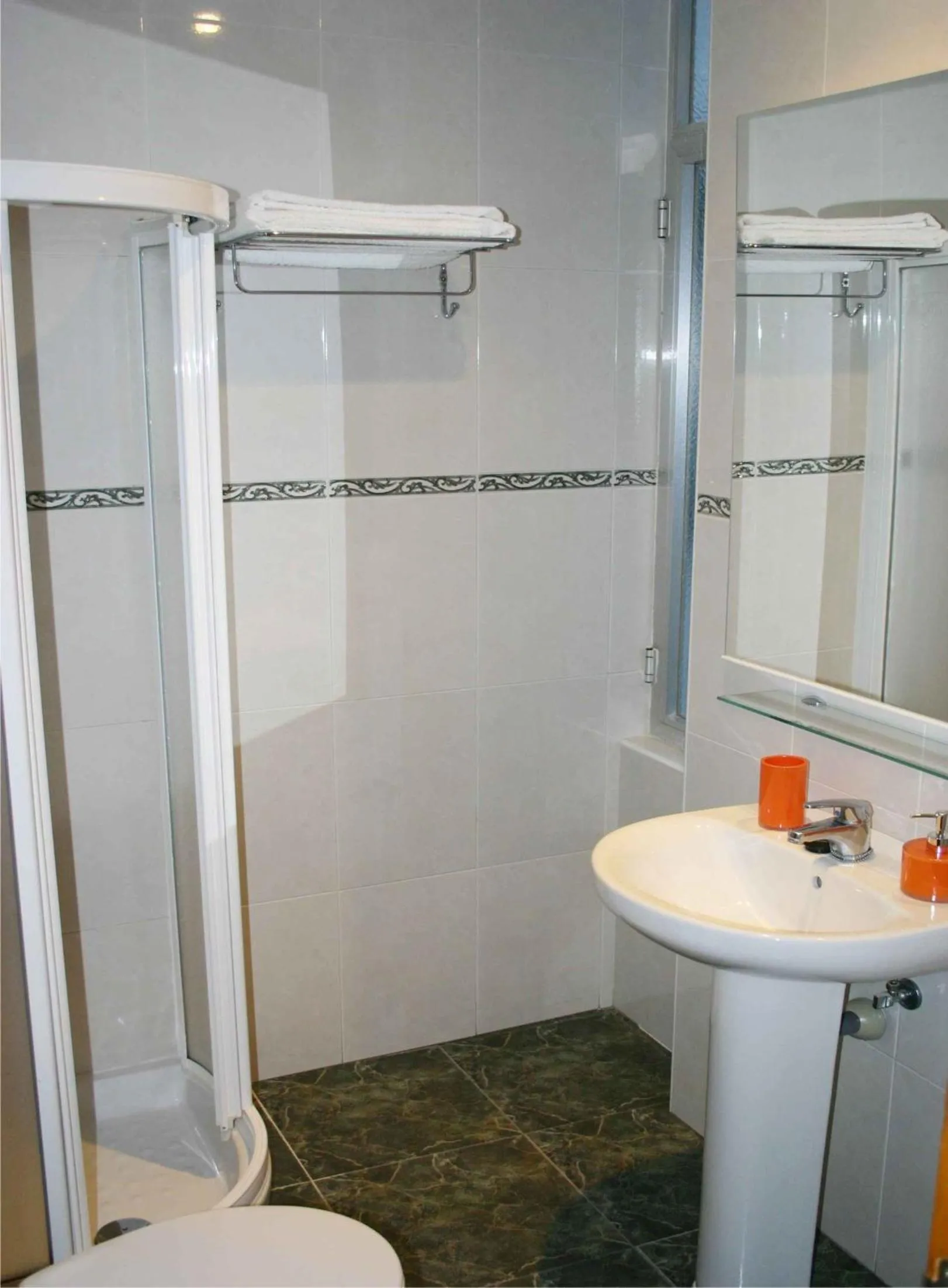 Bathroom in Hostal Hispanico I