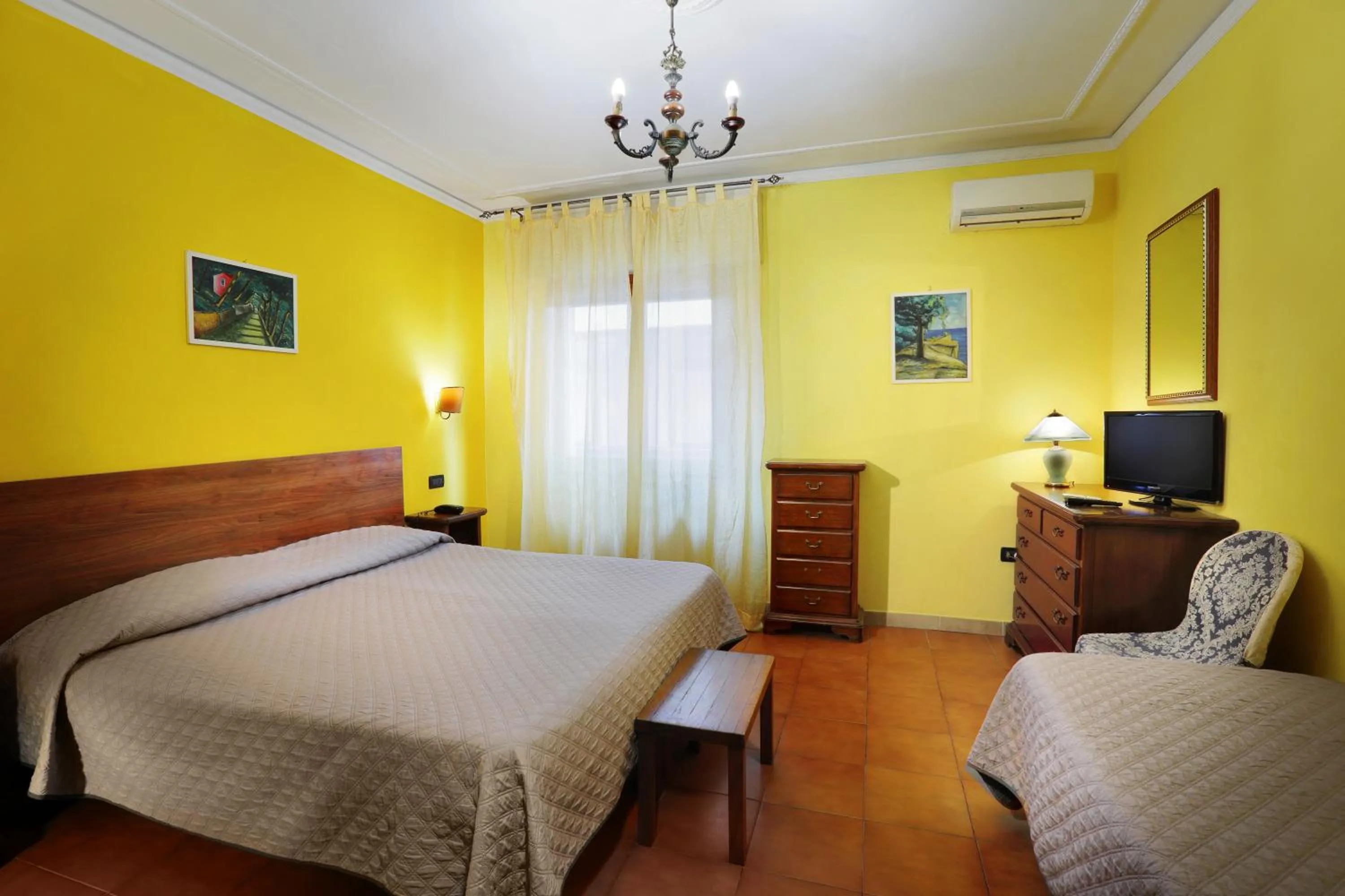 View (from property/room), Bed in Hotel La Querceta