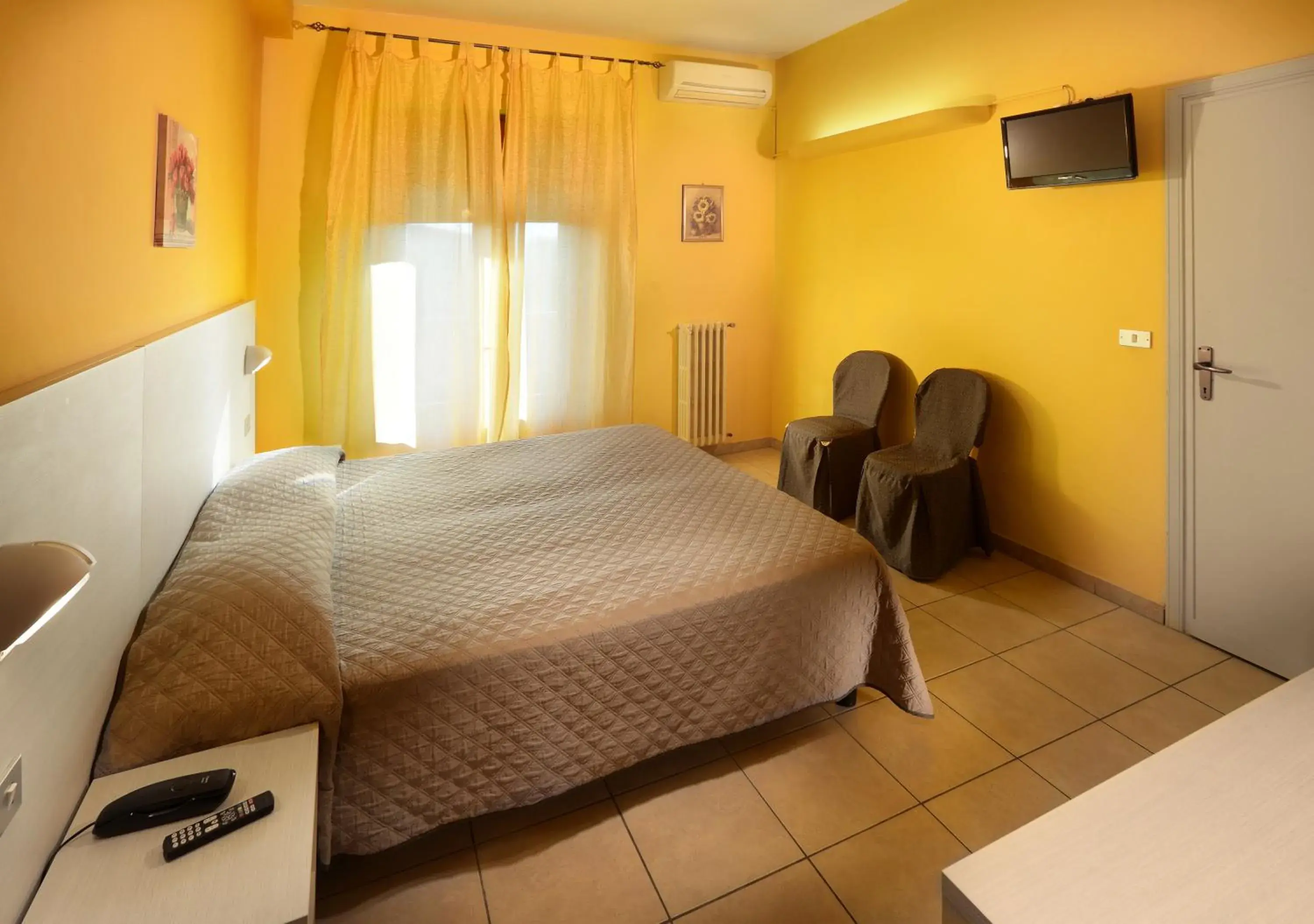 View (from property/room), Bed in Hotel La Querceta View (from property/room), Bed in Hotel La Querceta