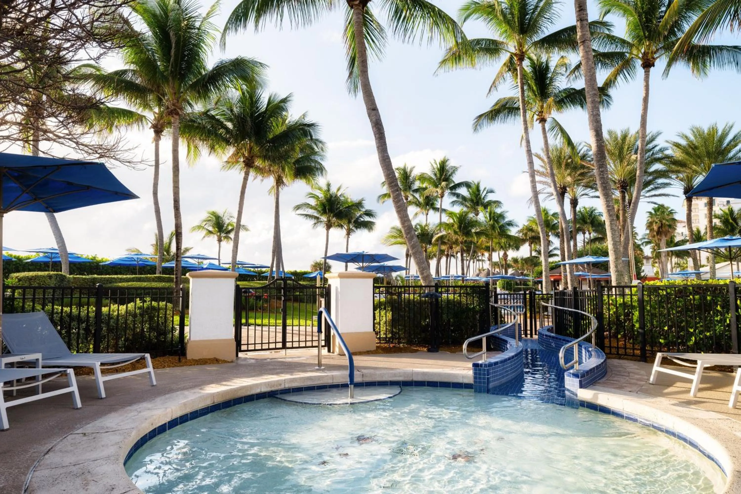 Swimming pool in Marriott's Ocean Pointe