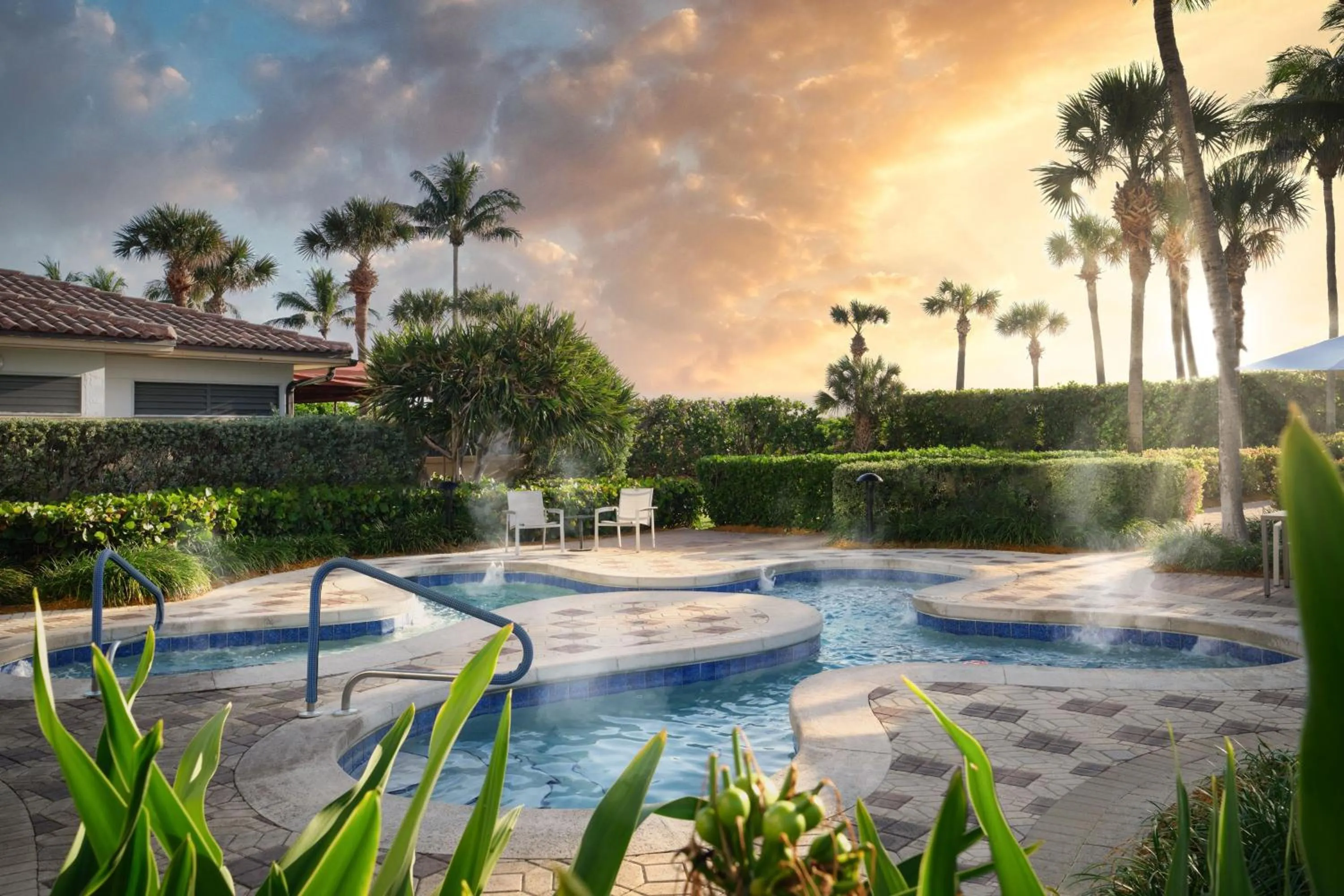 Swimming pool in Marriott's Ocean Pointe