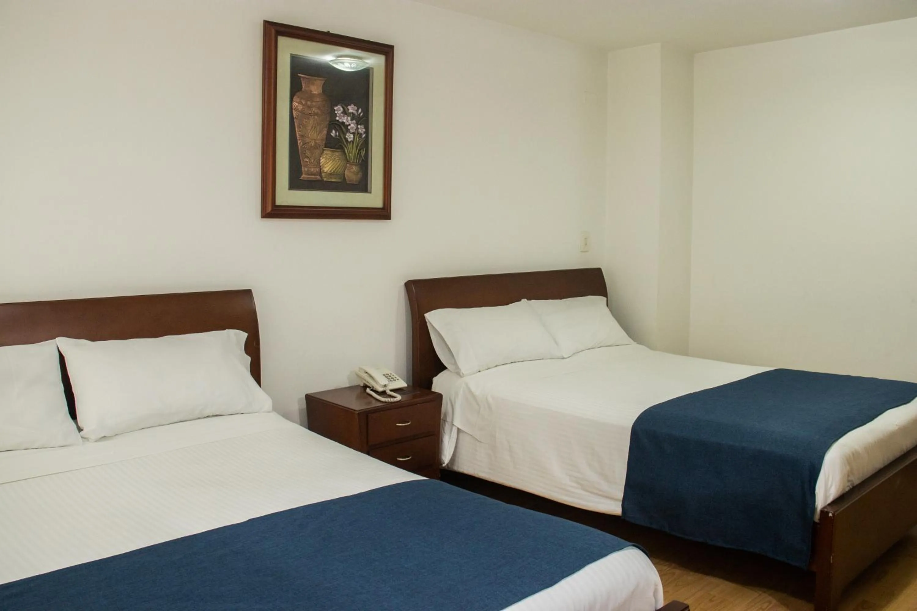 Photo of the whole room, Bed in Nogal Suite Hotel Pasto