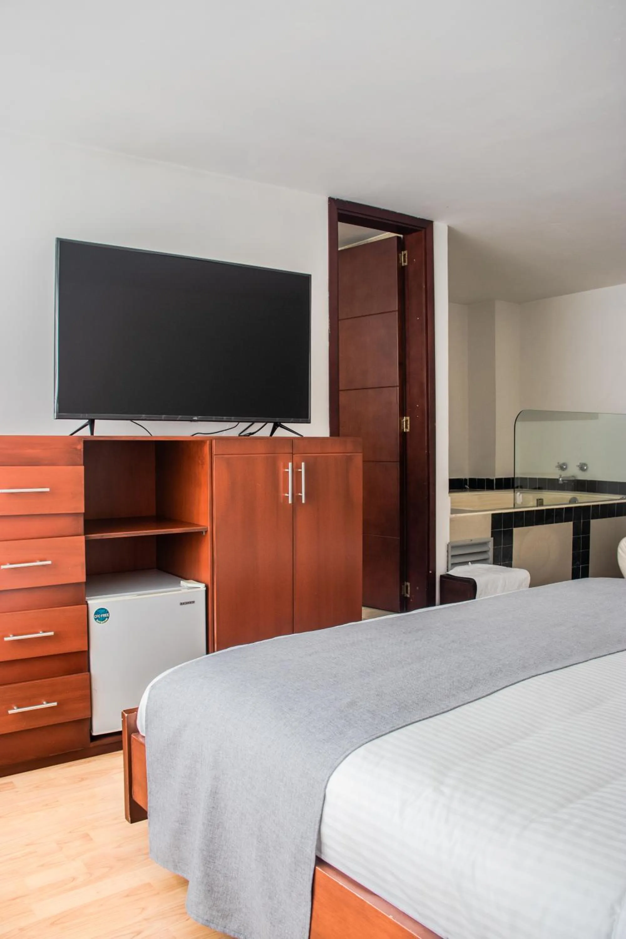 Photo of the whole room, Bed in Nogal Suite Hotel Pasto