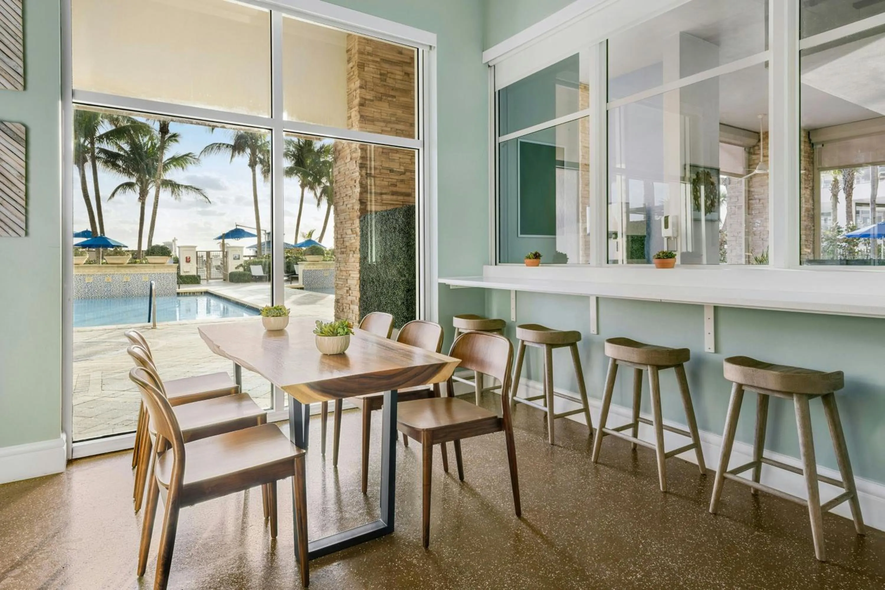 Restaurant/places to eat in Marriott's Oceana Palms