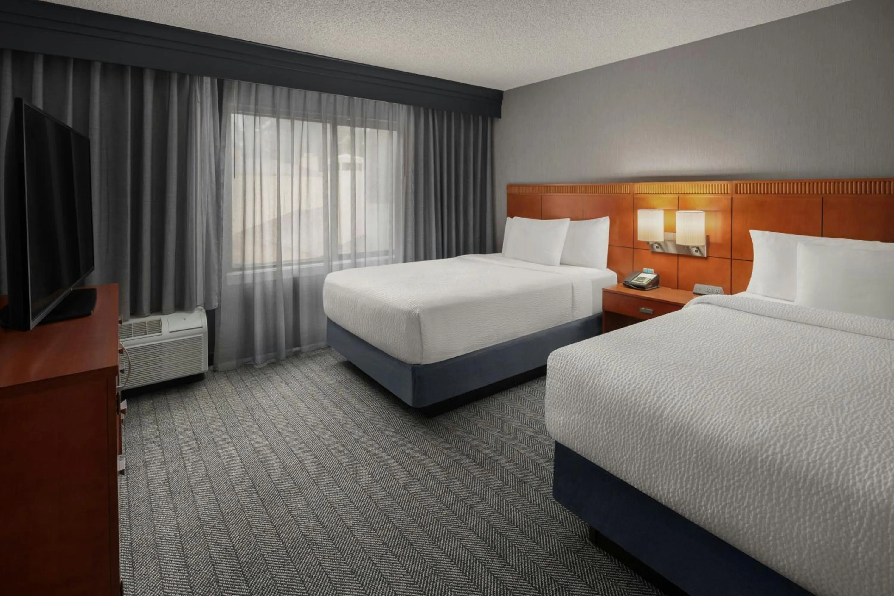 Bedroom, Bed in Courtyard by Marriott Portland Beaverton