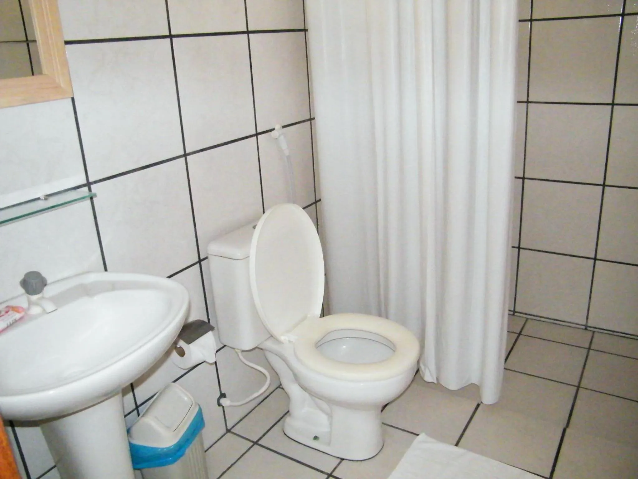 Bathroom in Igarakuê Flat