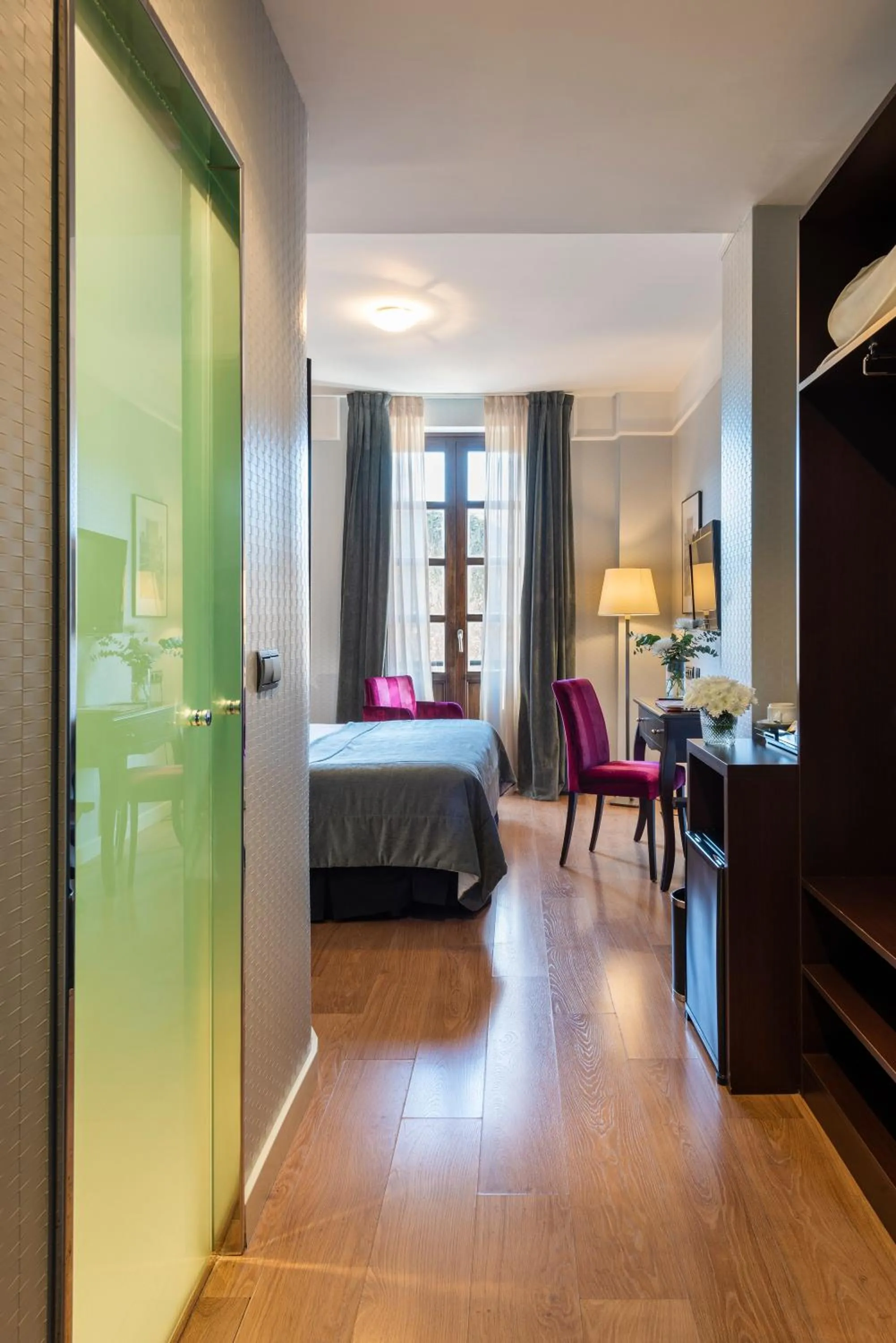 Photo of the whole room, Bed in La Casa de la Trinidad