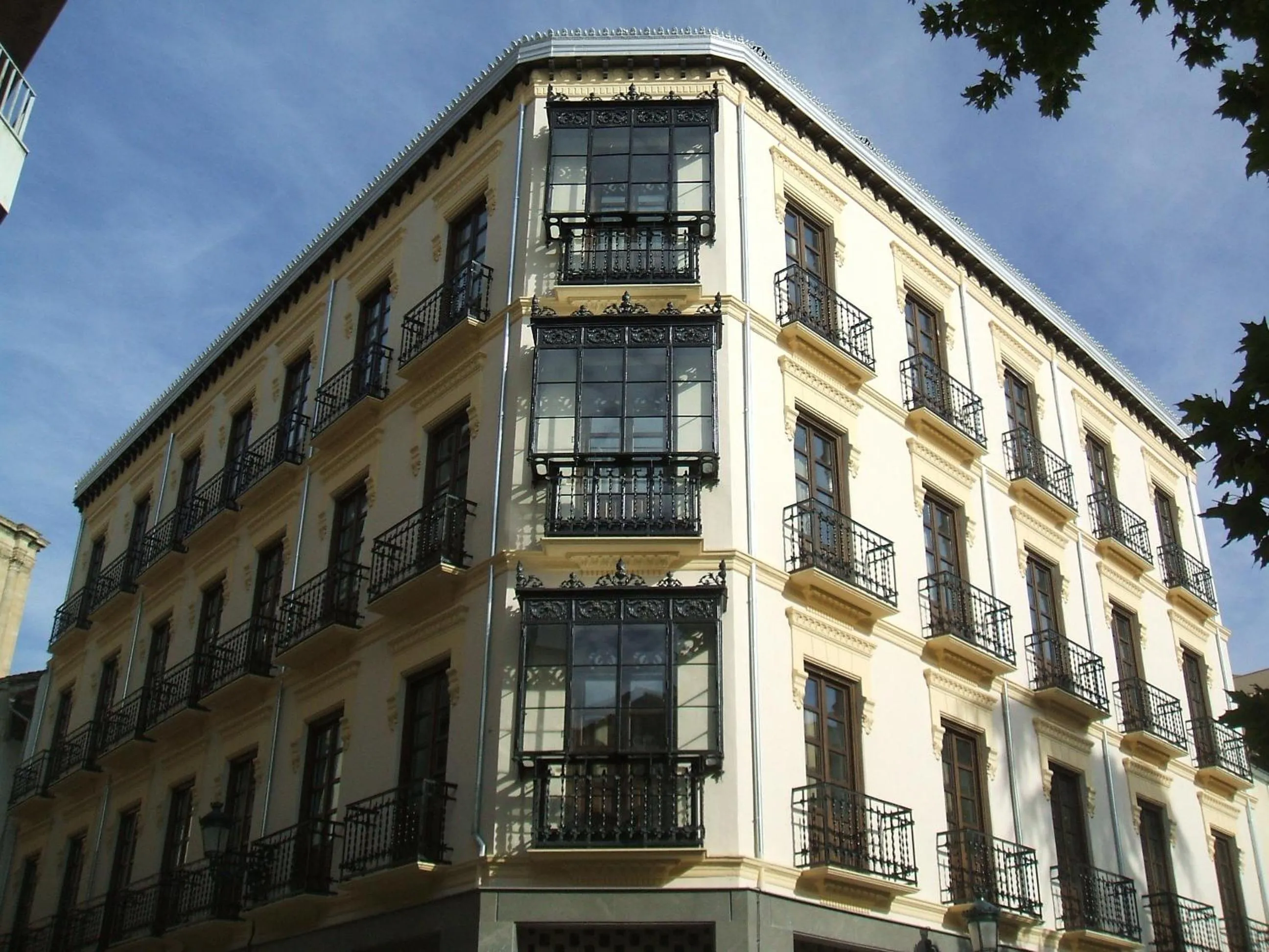 Property building in La Casa de la Trinidad
