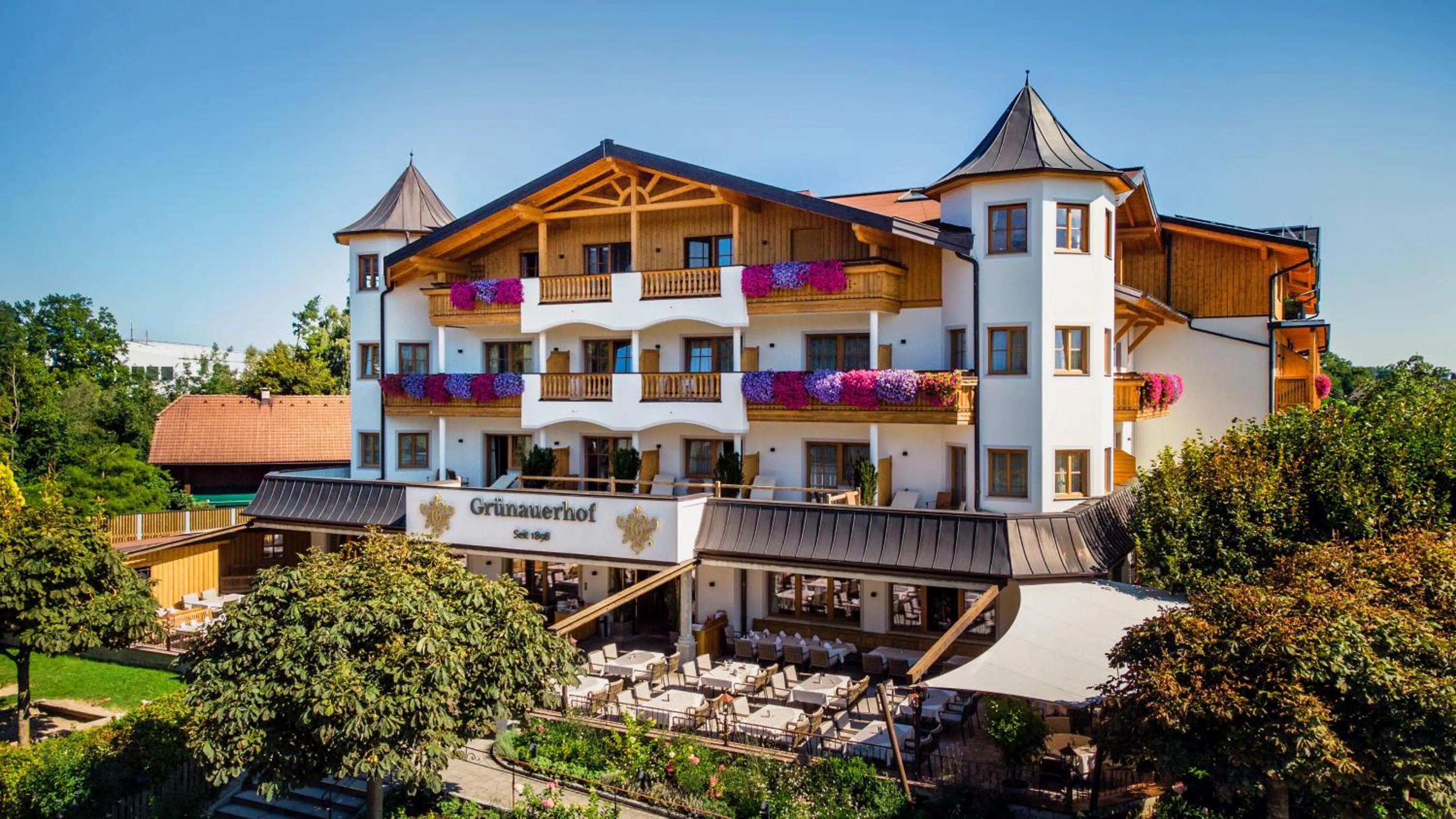 Property building in Hotel Grünauerhof