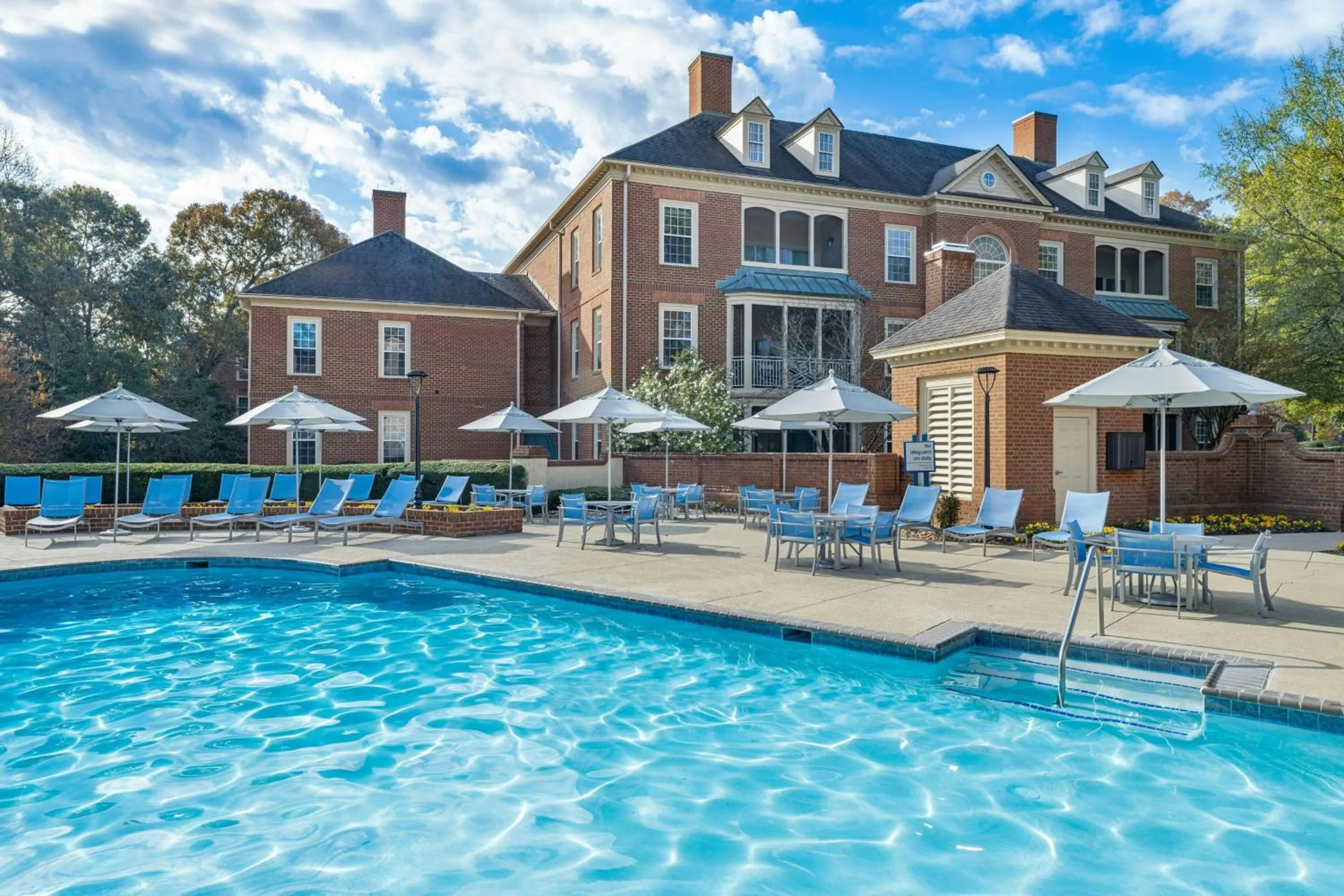 Swimming pool in Marriott's Manor Club at Ford's Colony