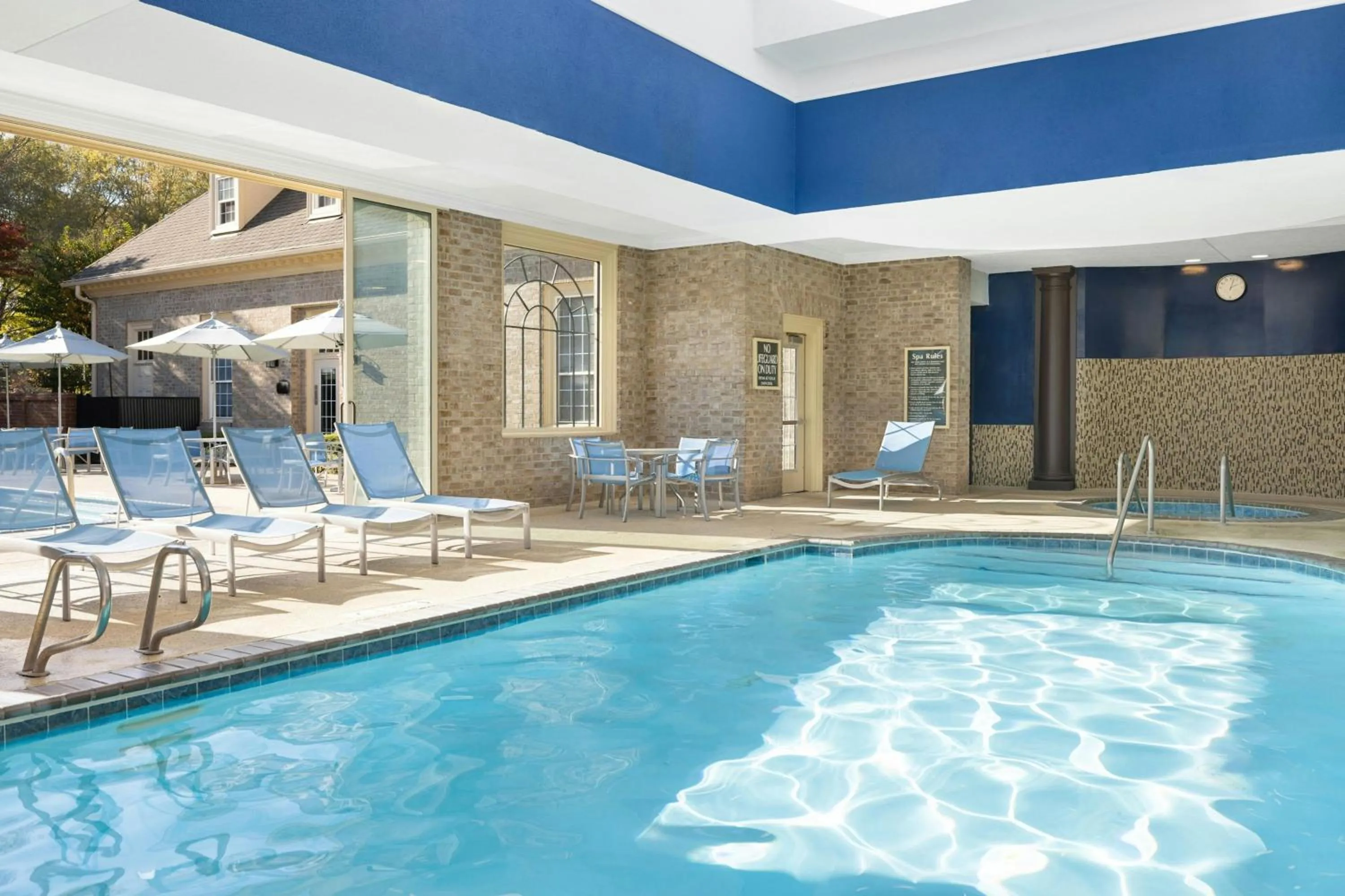 Swimming pool in Marriott's Manor Club at Ford's Colony
