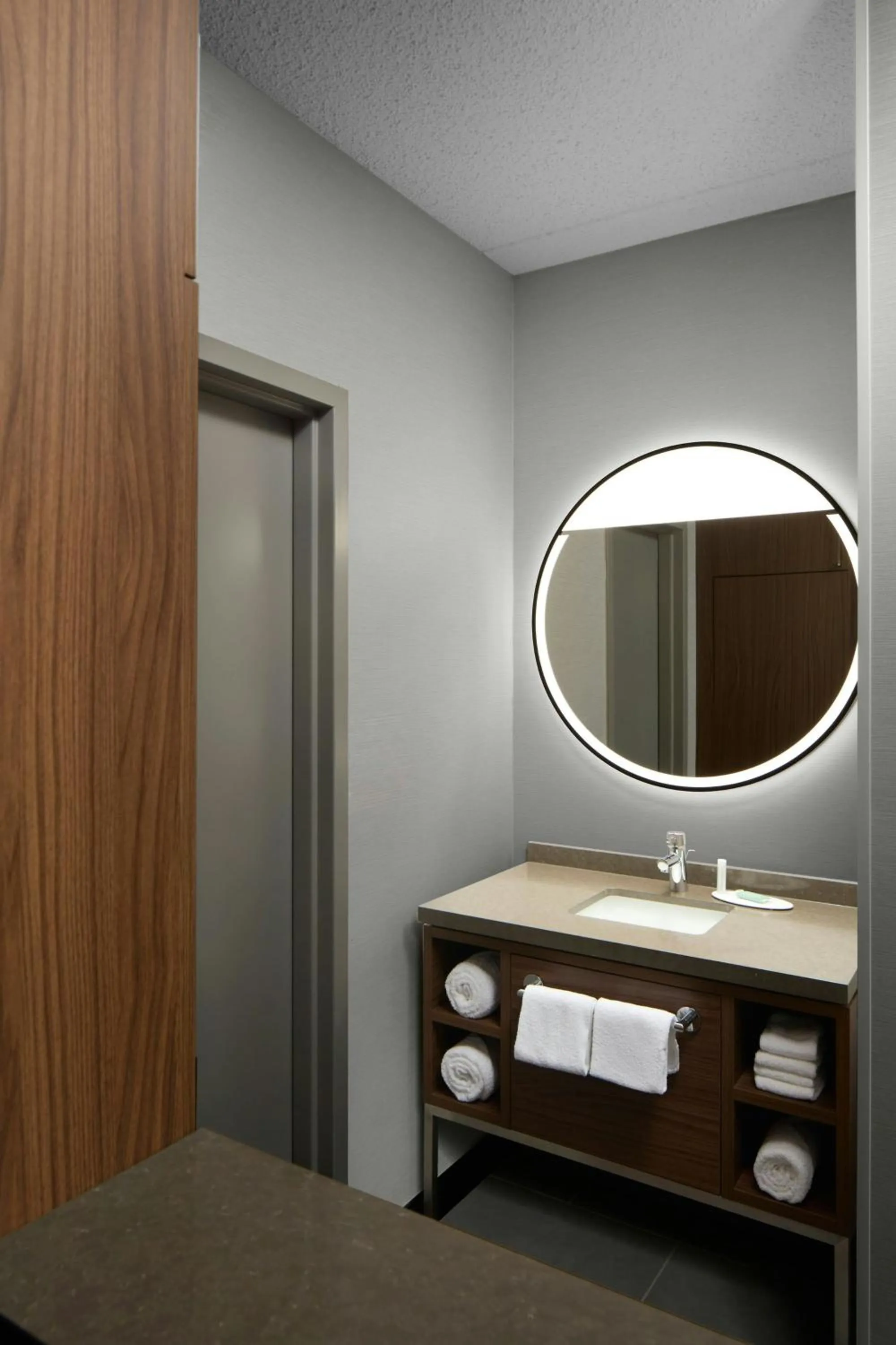 Bathroom in Courtyard Williamsburg - Busch Gardens