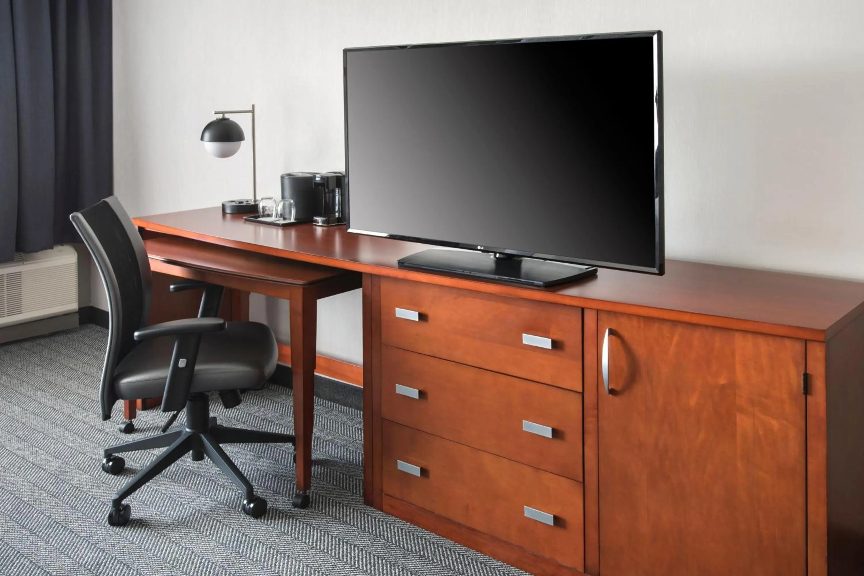 Photo of the whole room in Courtyard Philadelphia Plymouth Meeting