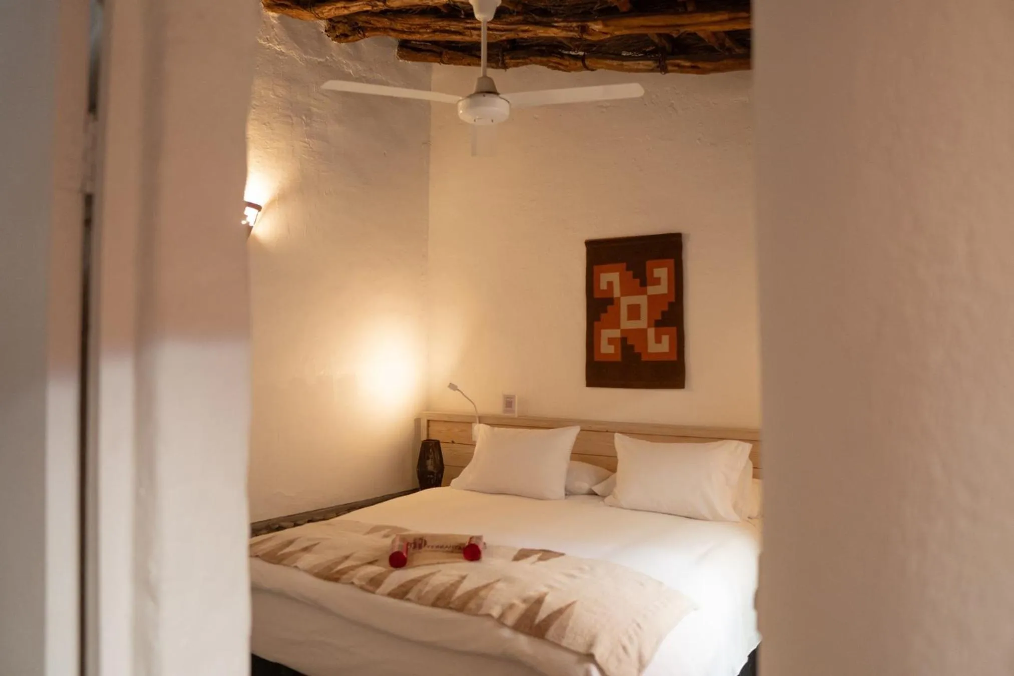 Decorative detail, Bed in Terrantai Lodge