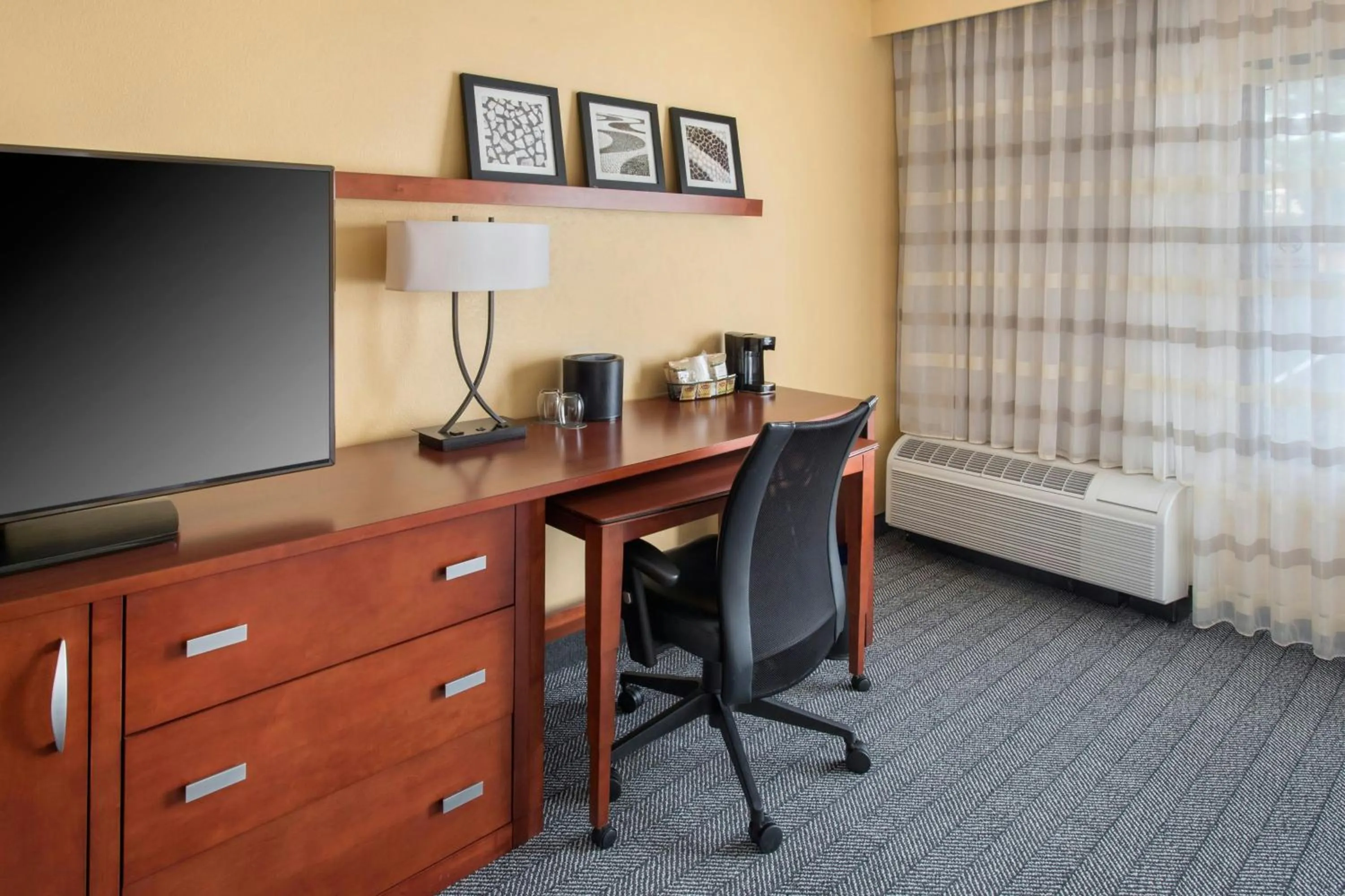 Photo of the whole room in Courtyard by Marriott Mt. Laurel