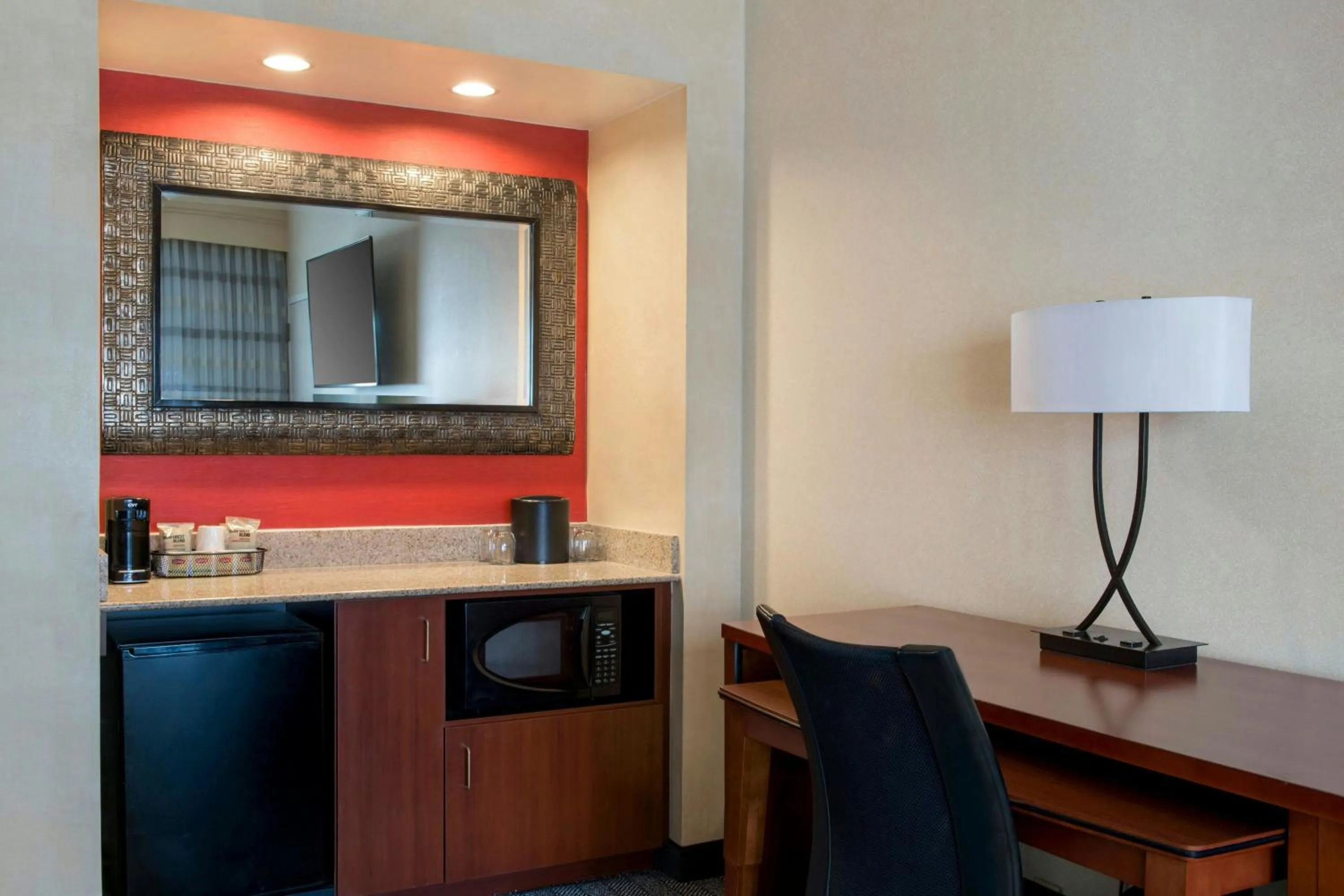 Lounge or bar in Courtyard by Marriott Mt. Laurel