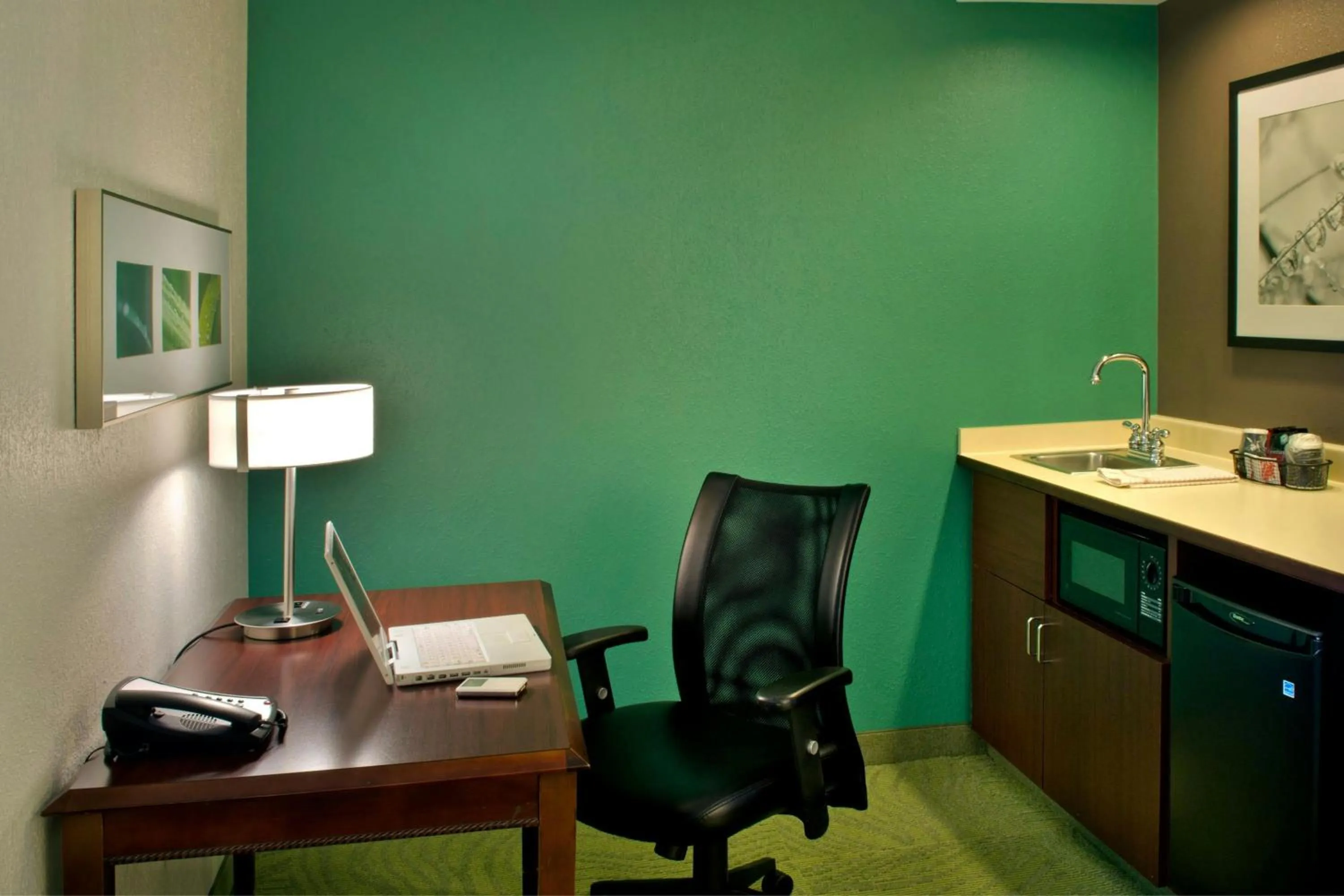 Kitchen or kitchenette in SpringHill Suites Philadelphia Plymouth Meeting