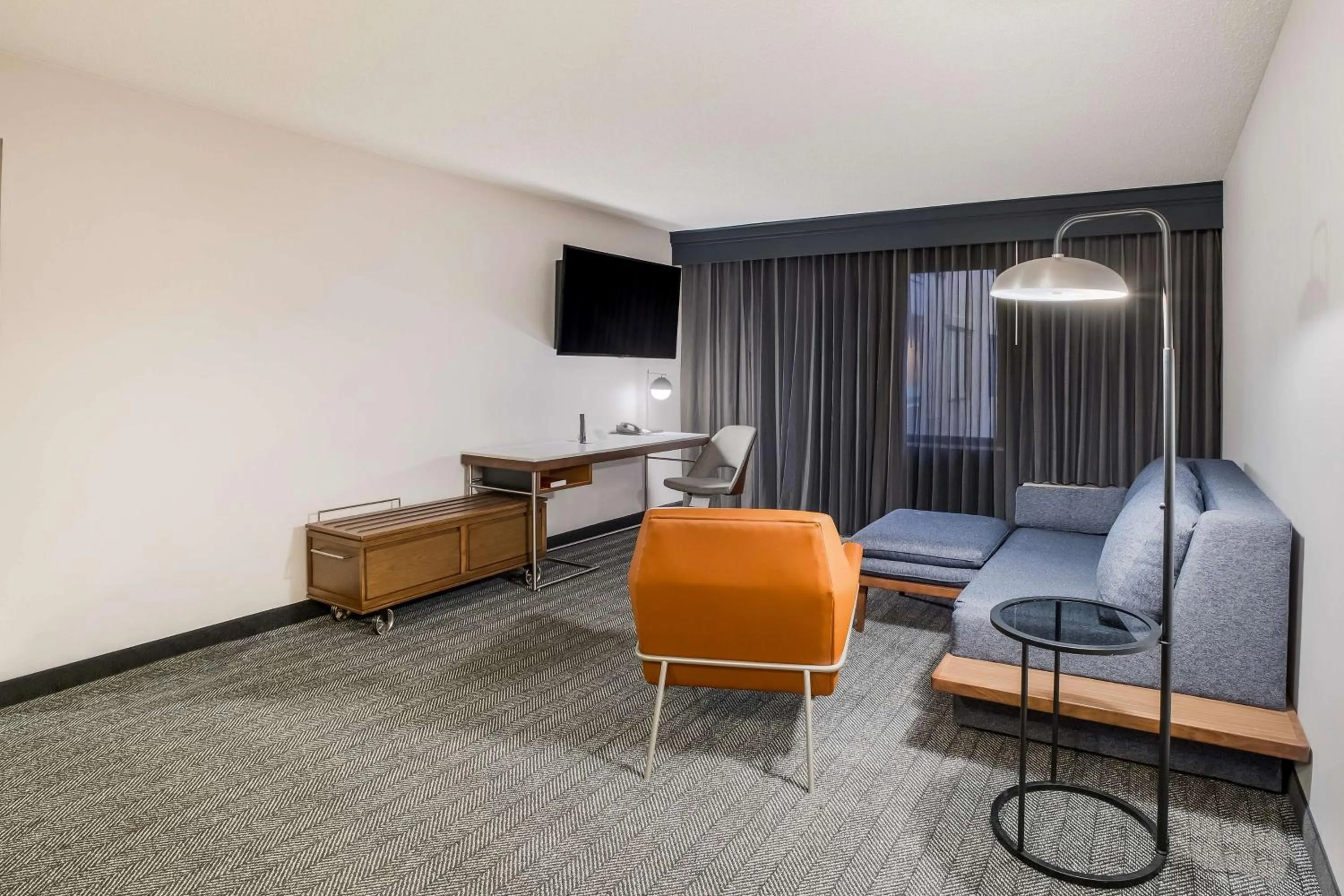 Photo of the whole room in Sonesta Select Phoenix Chandler