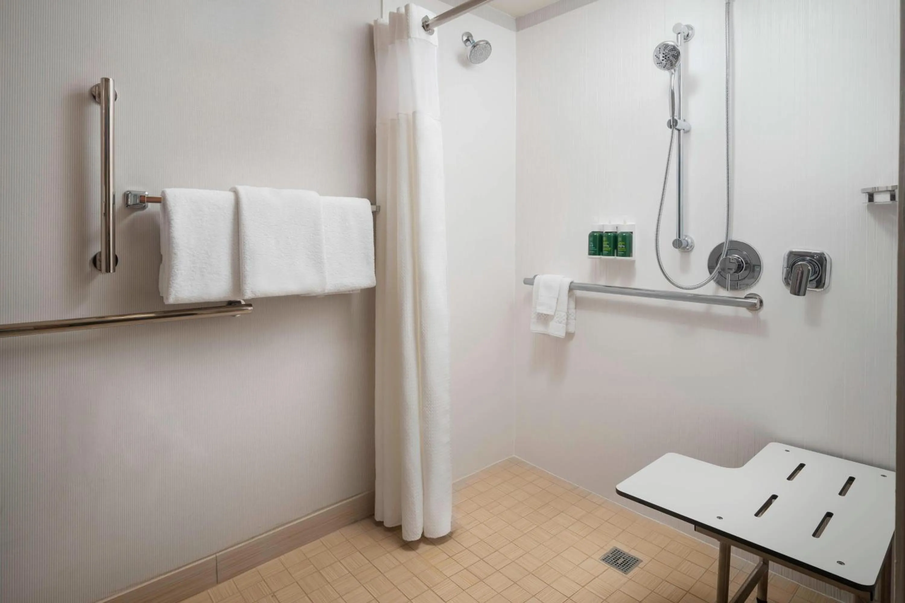 Bathroom in Courtyard by Marriott Phoenix Mesa