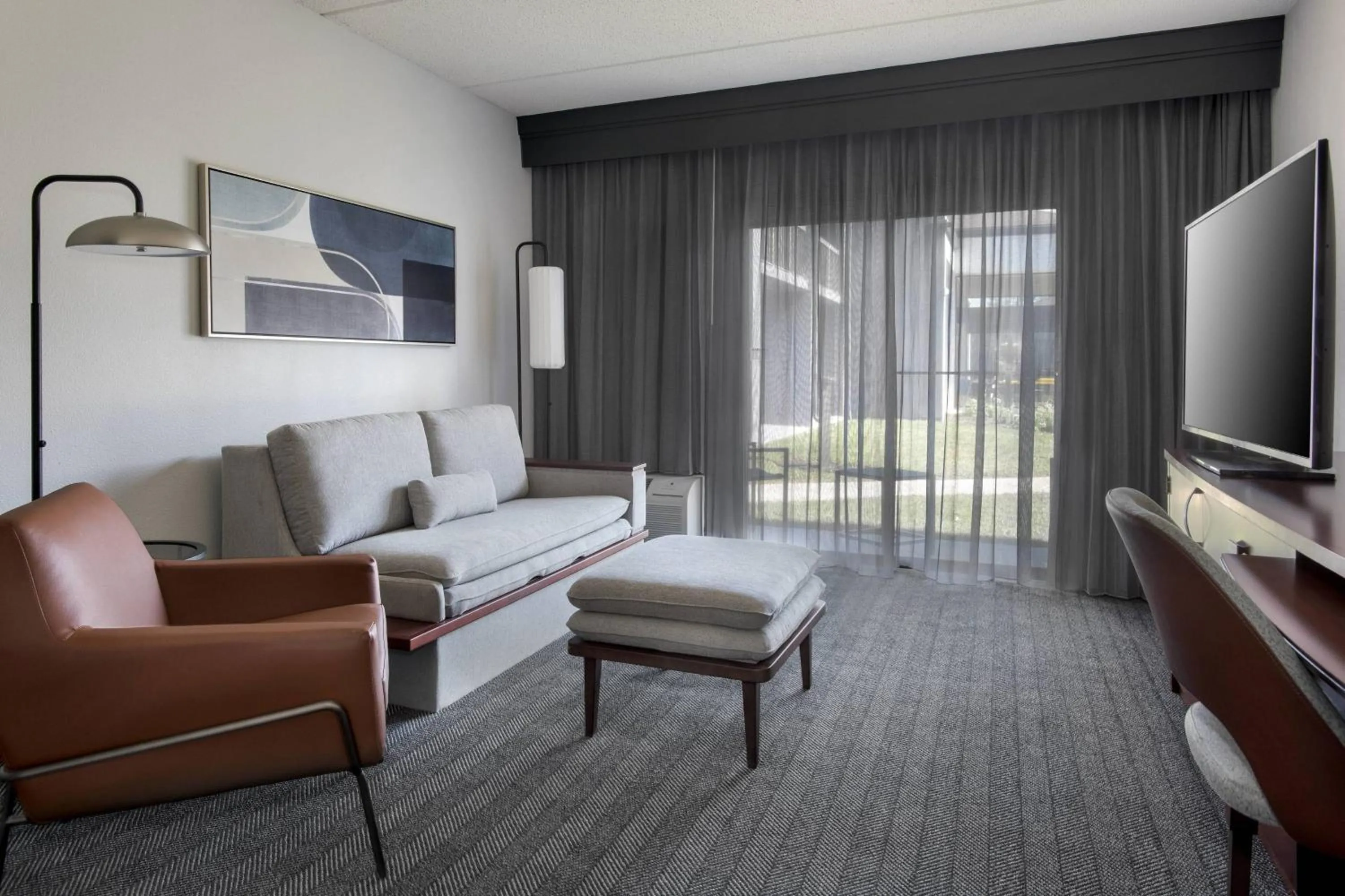 Living room in Courtyard by Marriott Poughkeepsie
