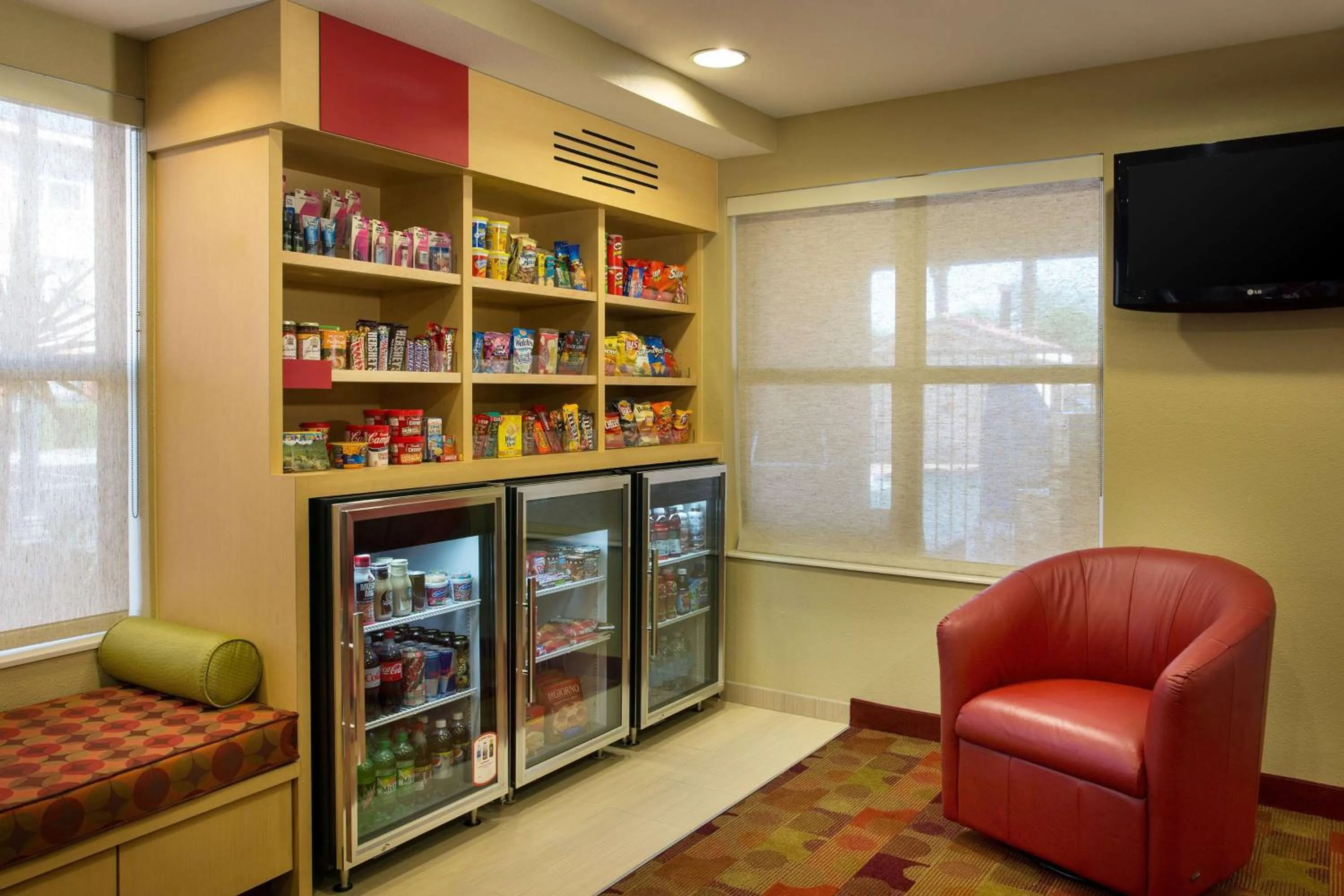 Food and drinks in Sonesta Simply Suites Phoenix Scottsdale