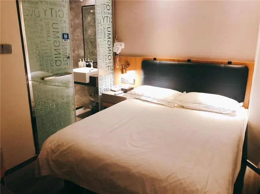 Bed in JUNYI Hotel Nanjing Olympic Sports Center