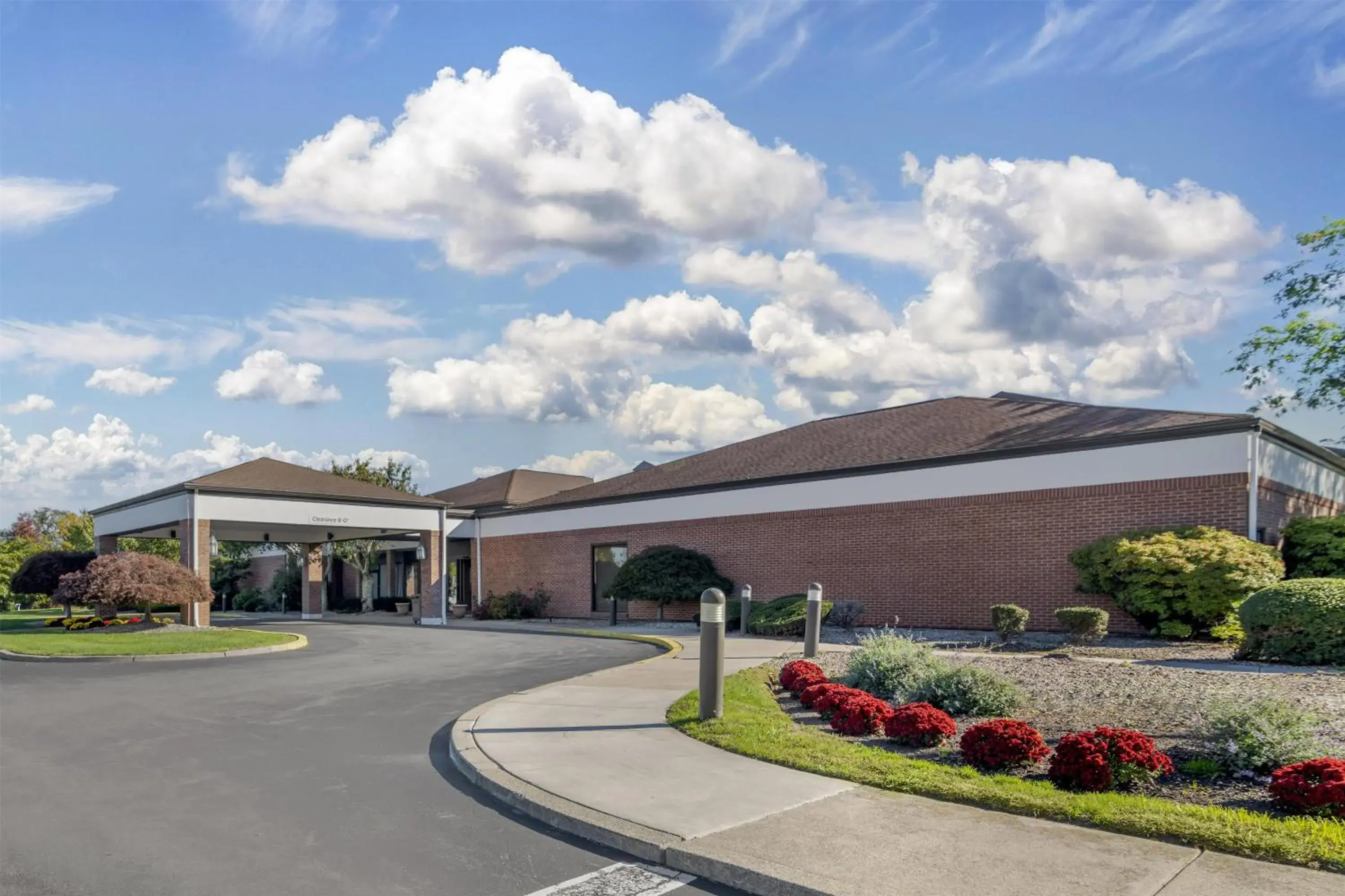 Property building in Sonesta Select Newport Middletown Property building in Sonesta Select Newport Middletown