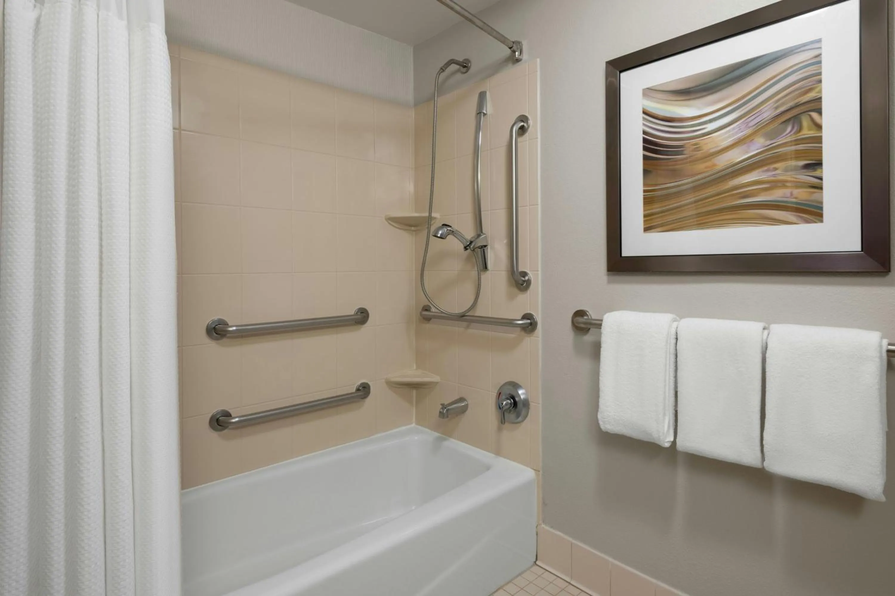 Bathroom in Courtyard by Marriott Rockford