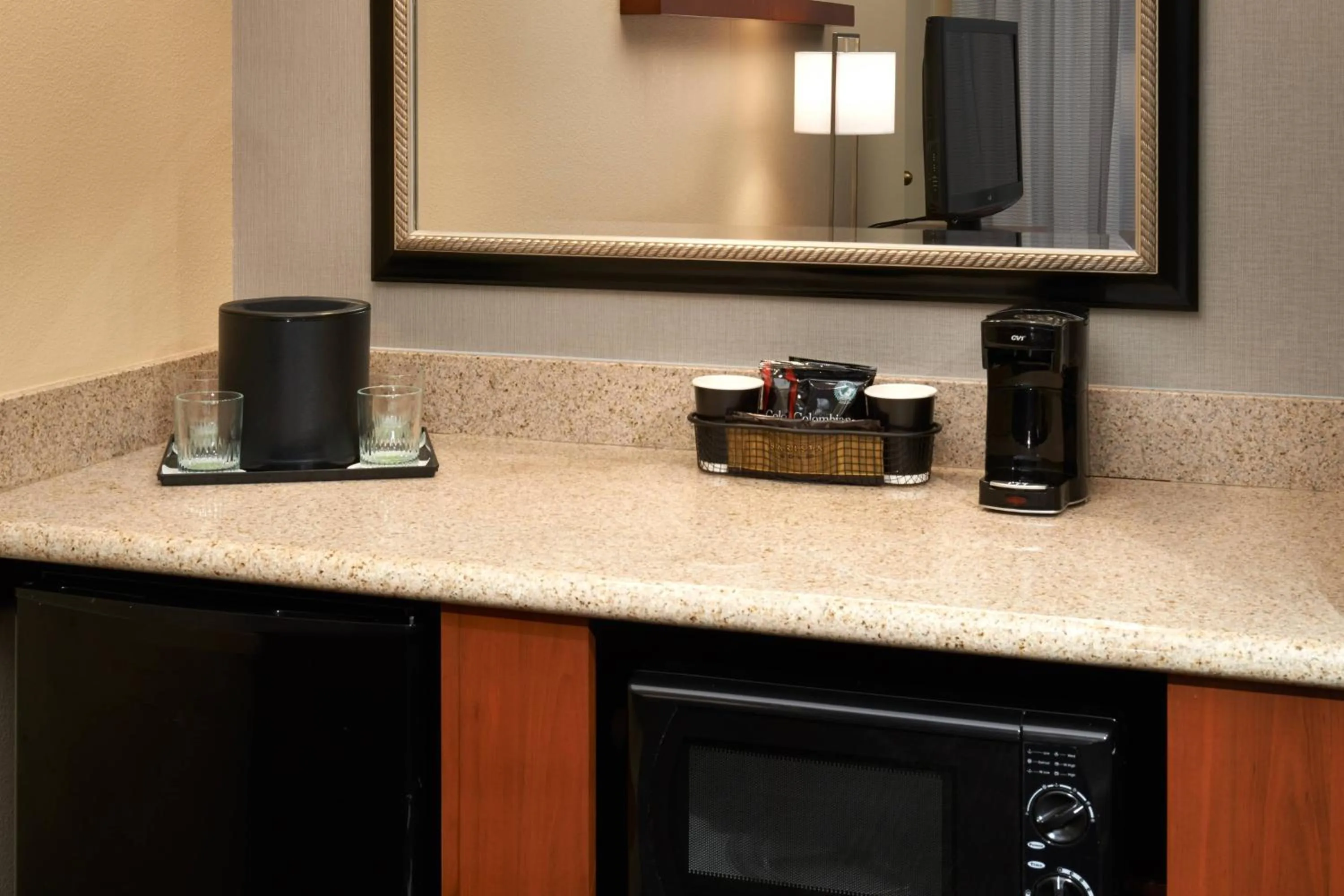 Kitchen or kitchenette in Courtyard by Marriott Rockford