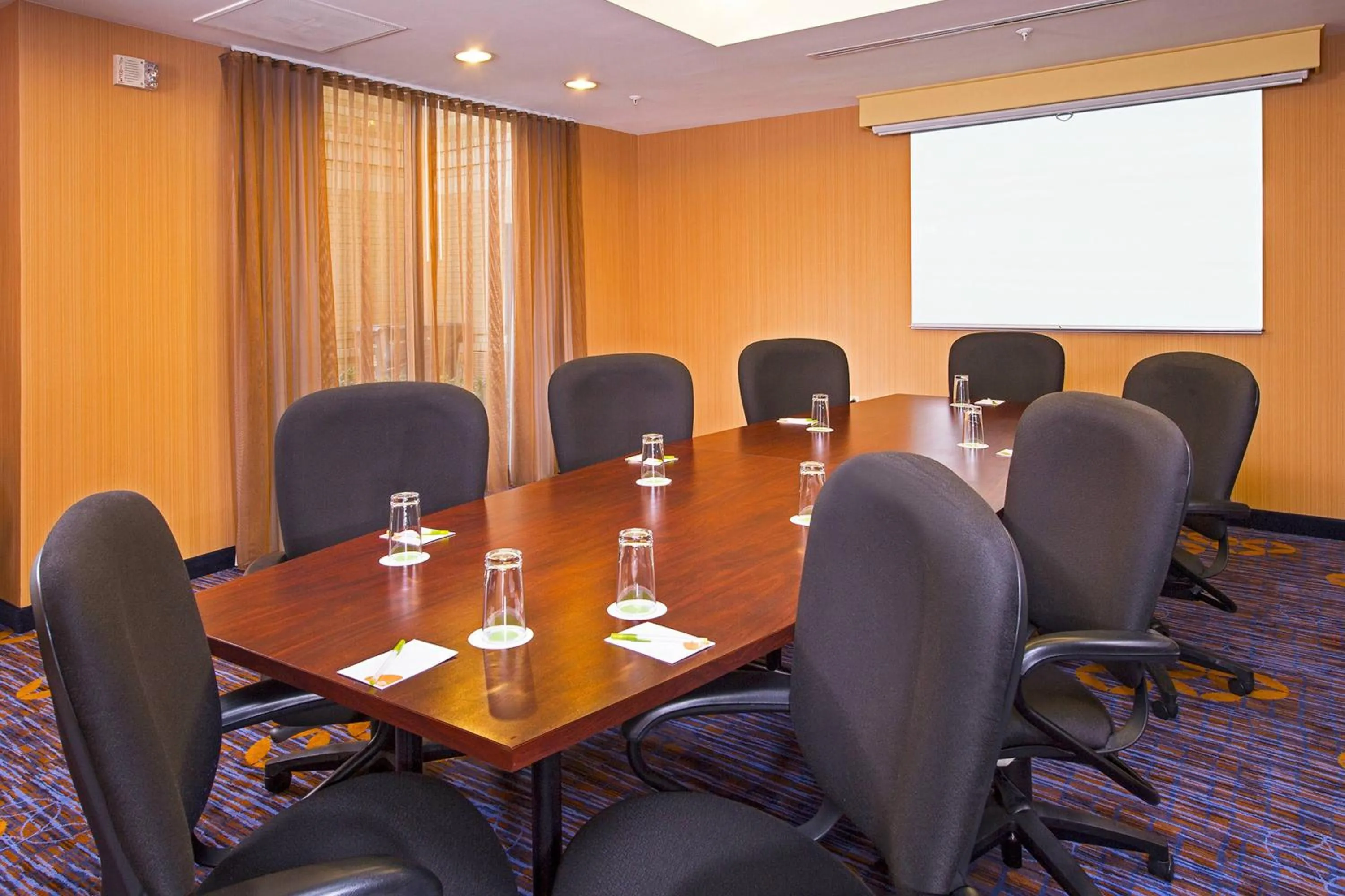 Meeting/conference room in Courtyard by Marriott Richmond Northwest