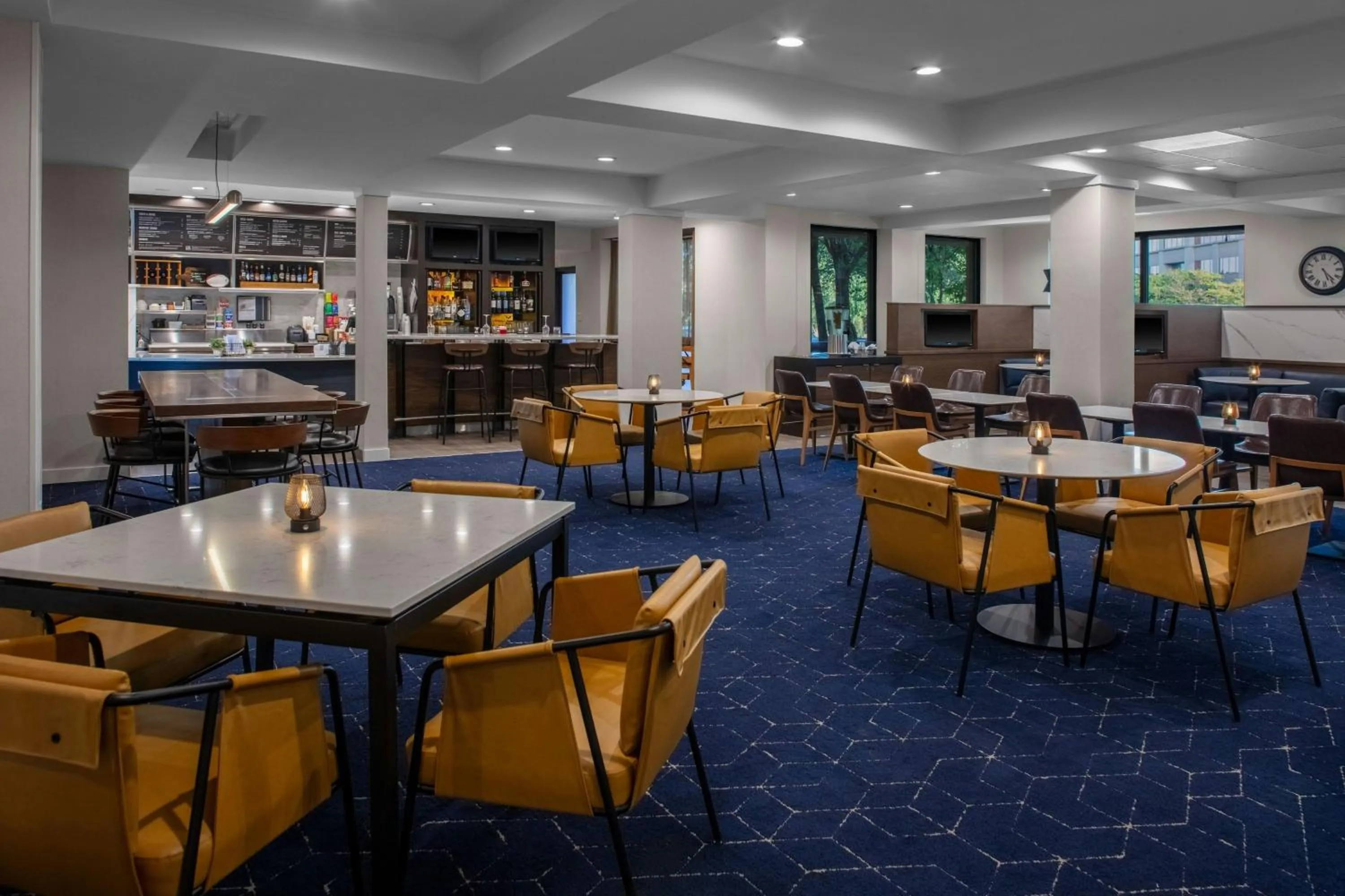 Restaurant/places to eat in Courtyard by Marriott Richmond Northwest