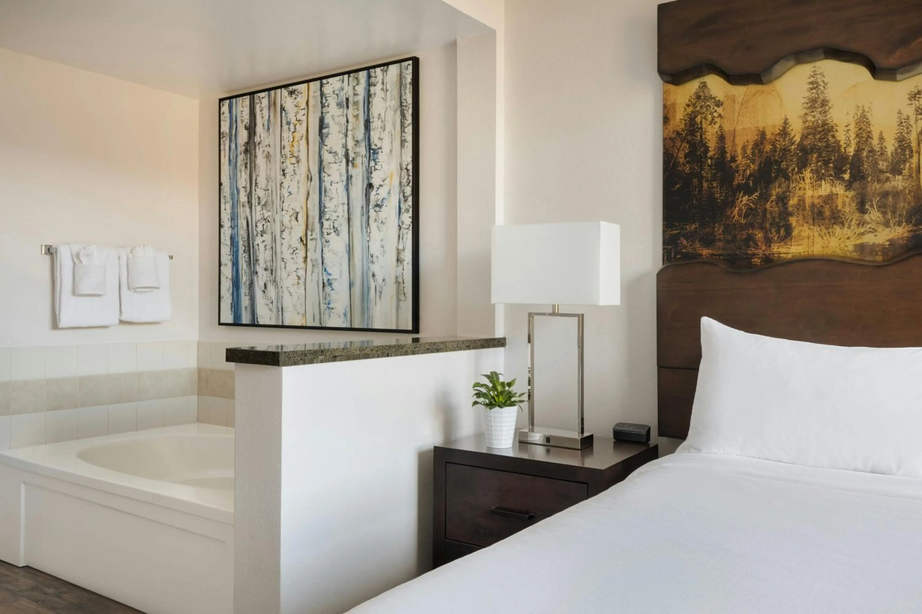 Bedroom, Bed in Marriott's Timber Lodge