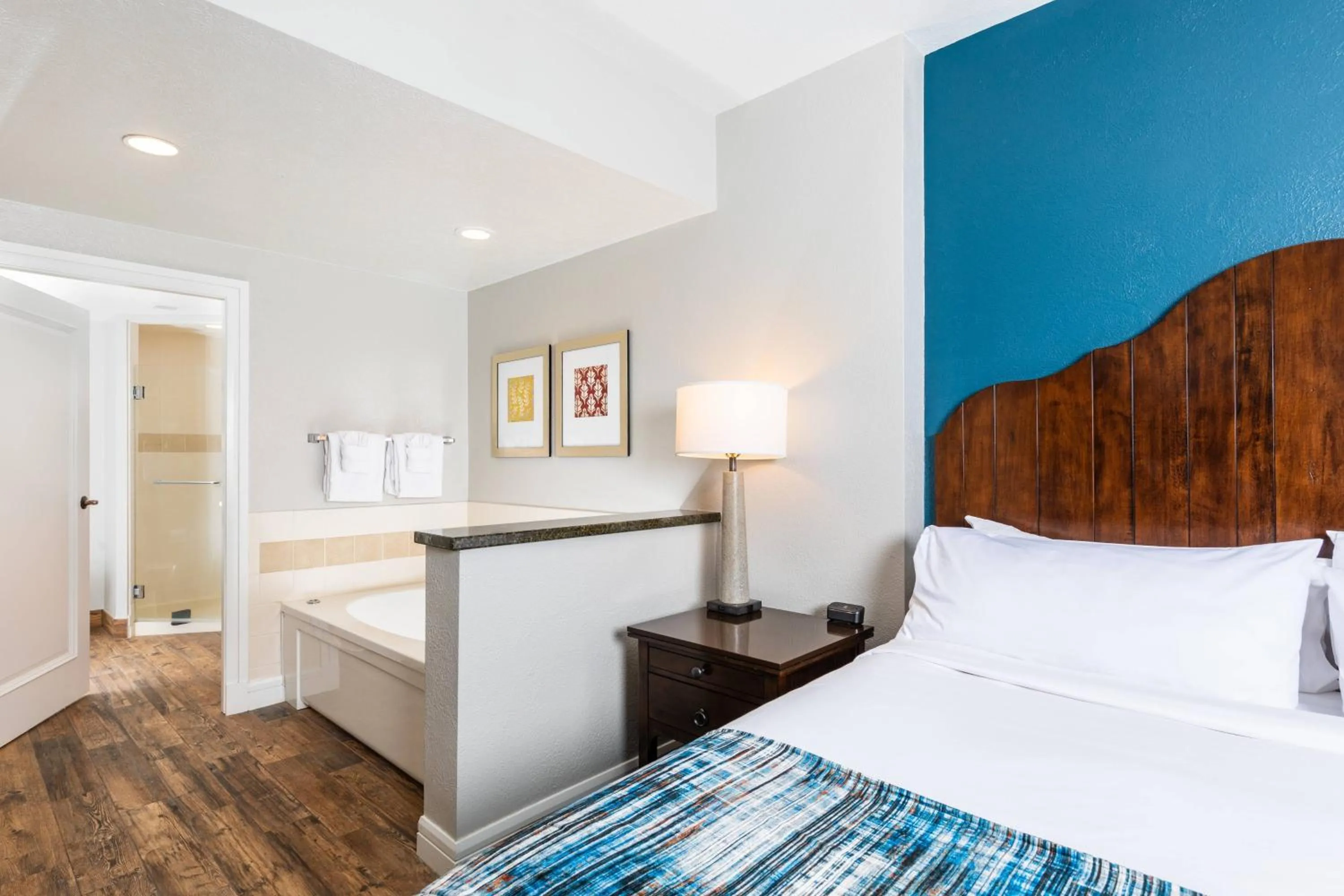 Bedroom, Bed in Marriott's Timber Lodge