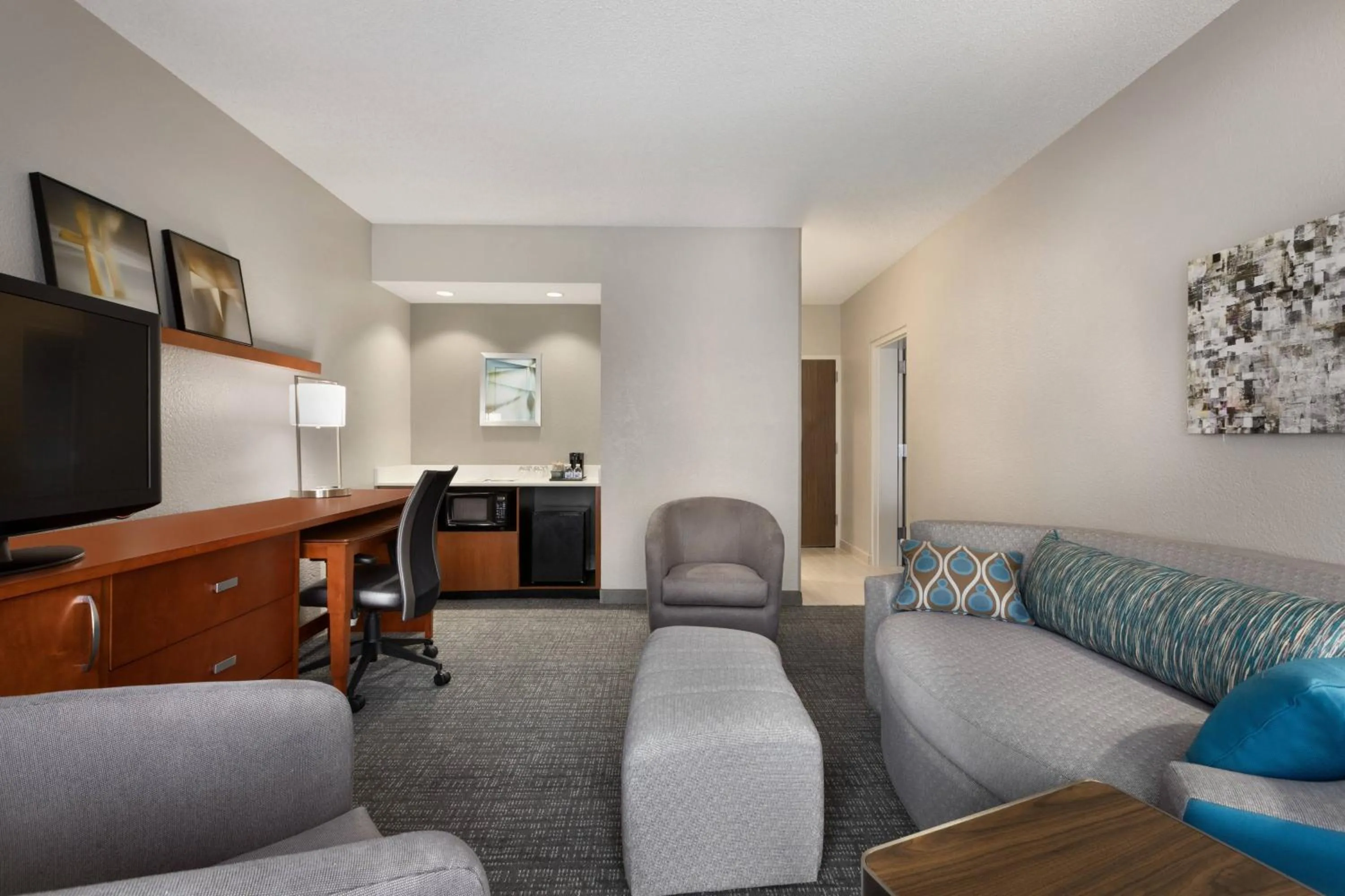 Living room in Courtyard by Marriott Fort Myers Cape Coral