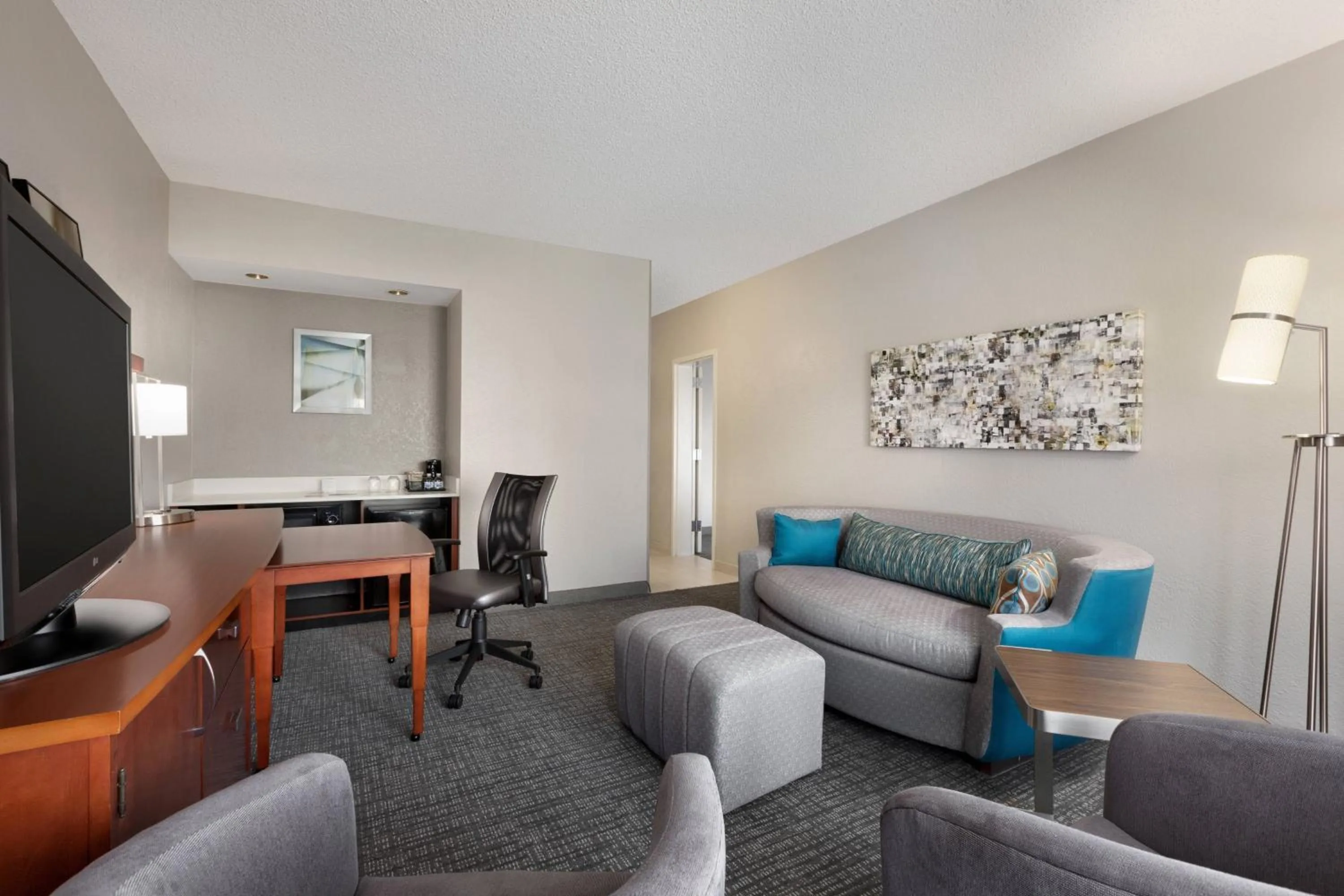 Living room in Courtyard by Marriott Fort Myers Cape Coral