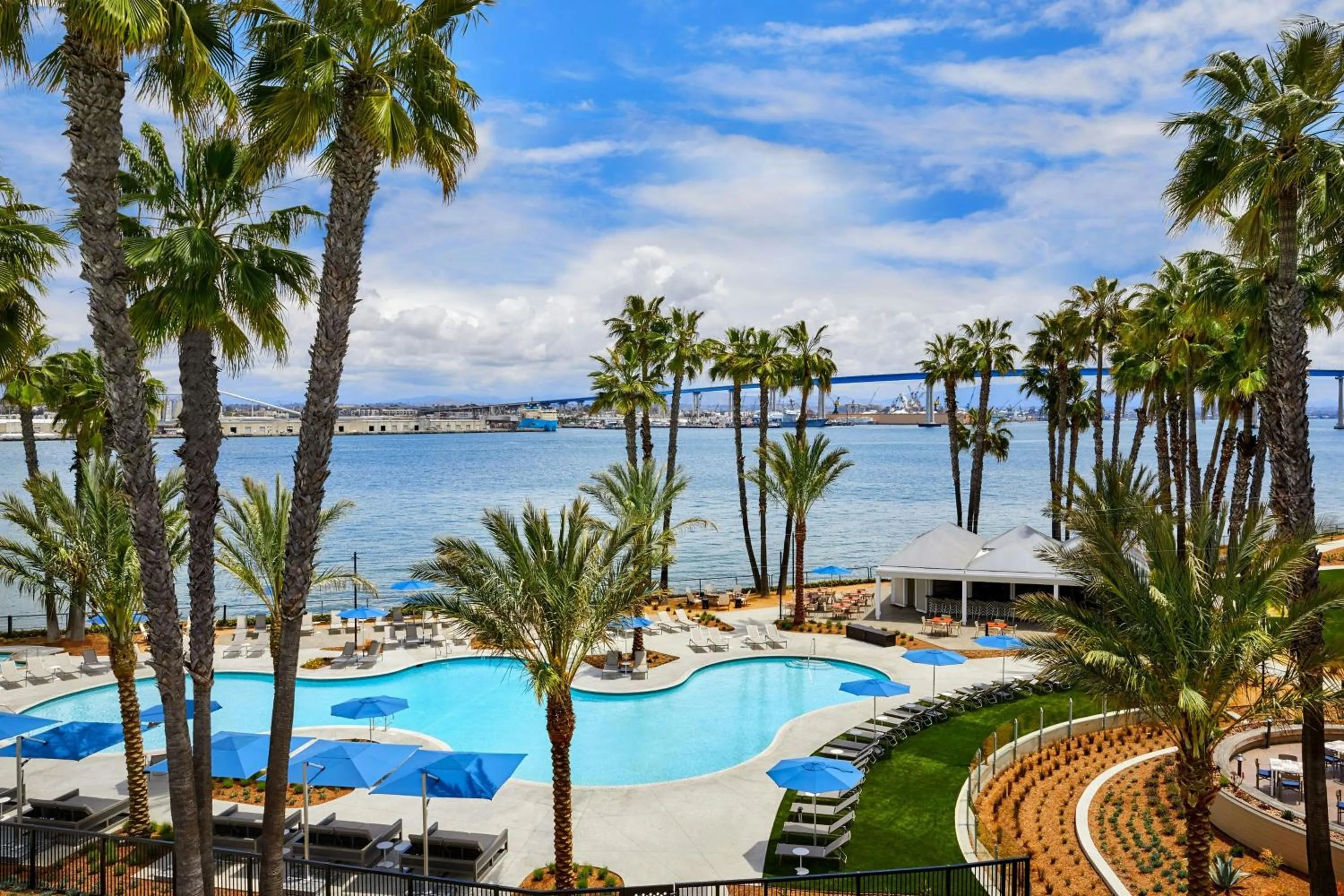 Swimming pool in Coronado Island Marriott Resort & Spa