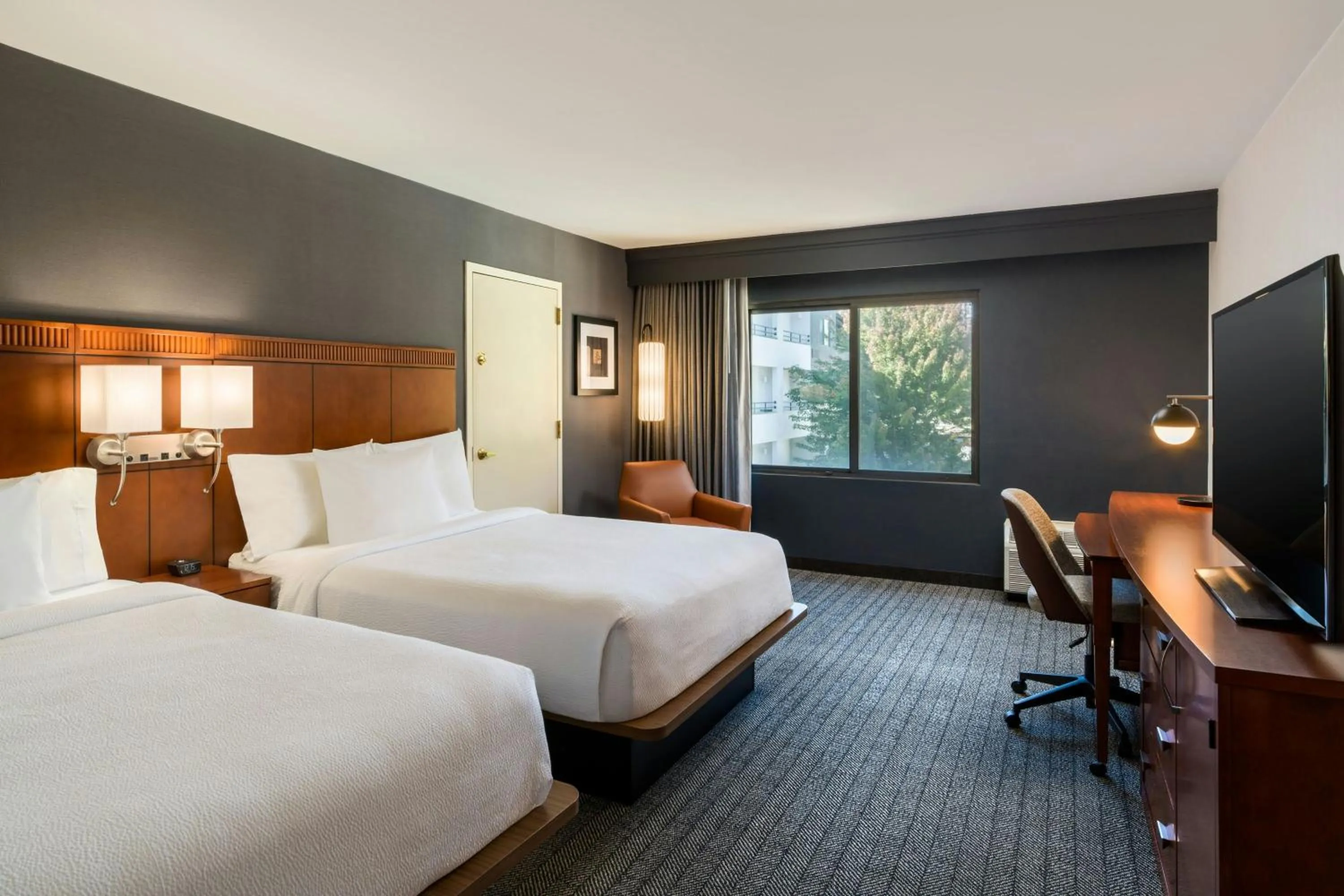 Photo of the whole room, Bed in Courtyard Sacramento Airport Natomas