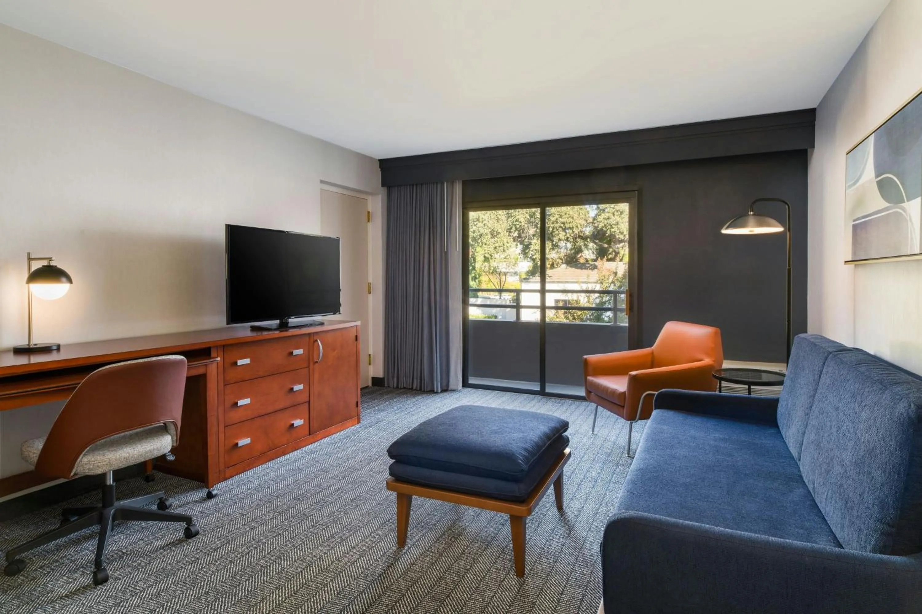 Living room in Courtyard Sacramento Airport Natomas