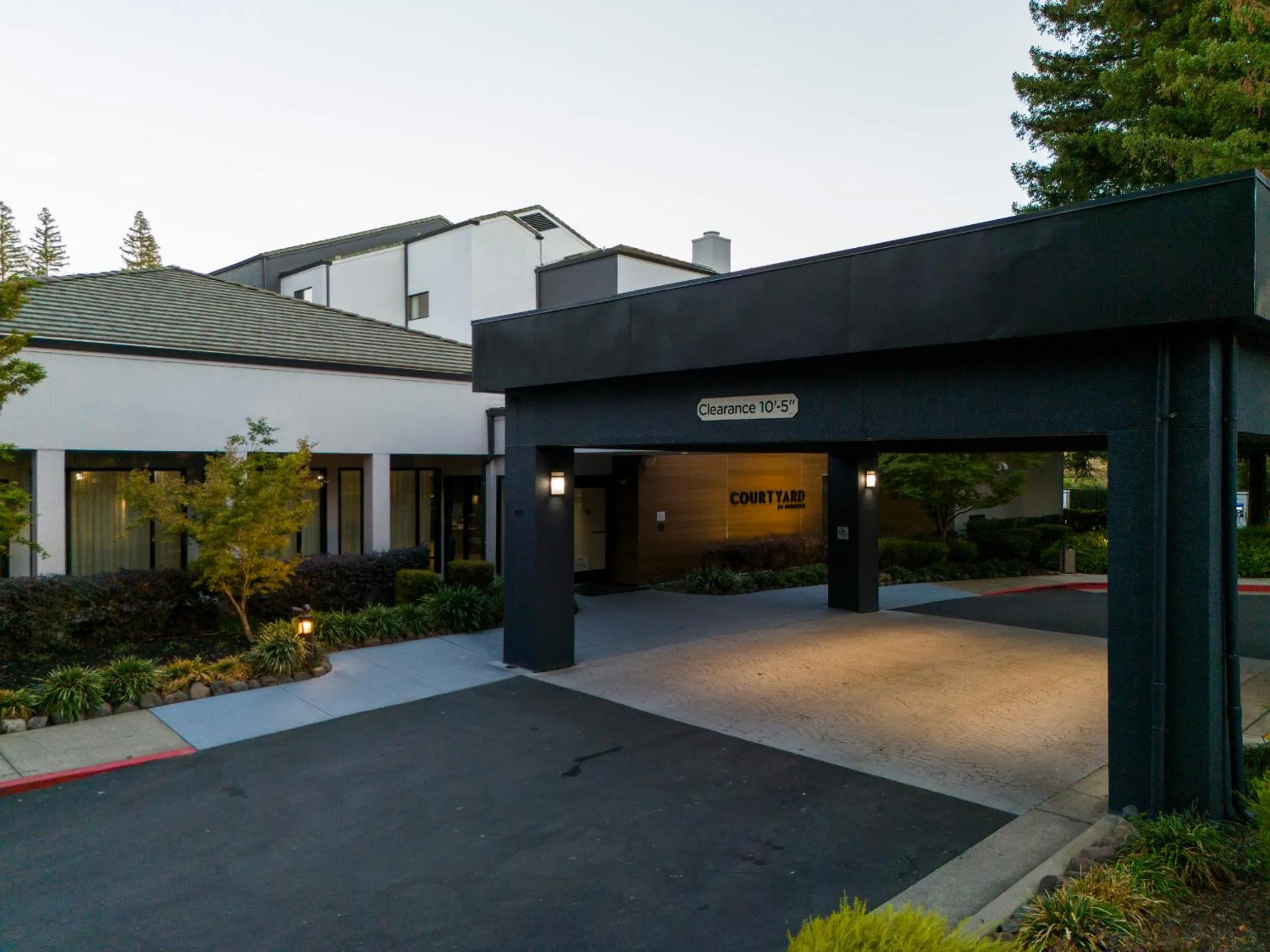 Facade/entrance in Courtyard Sacramento Airport Natomas
