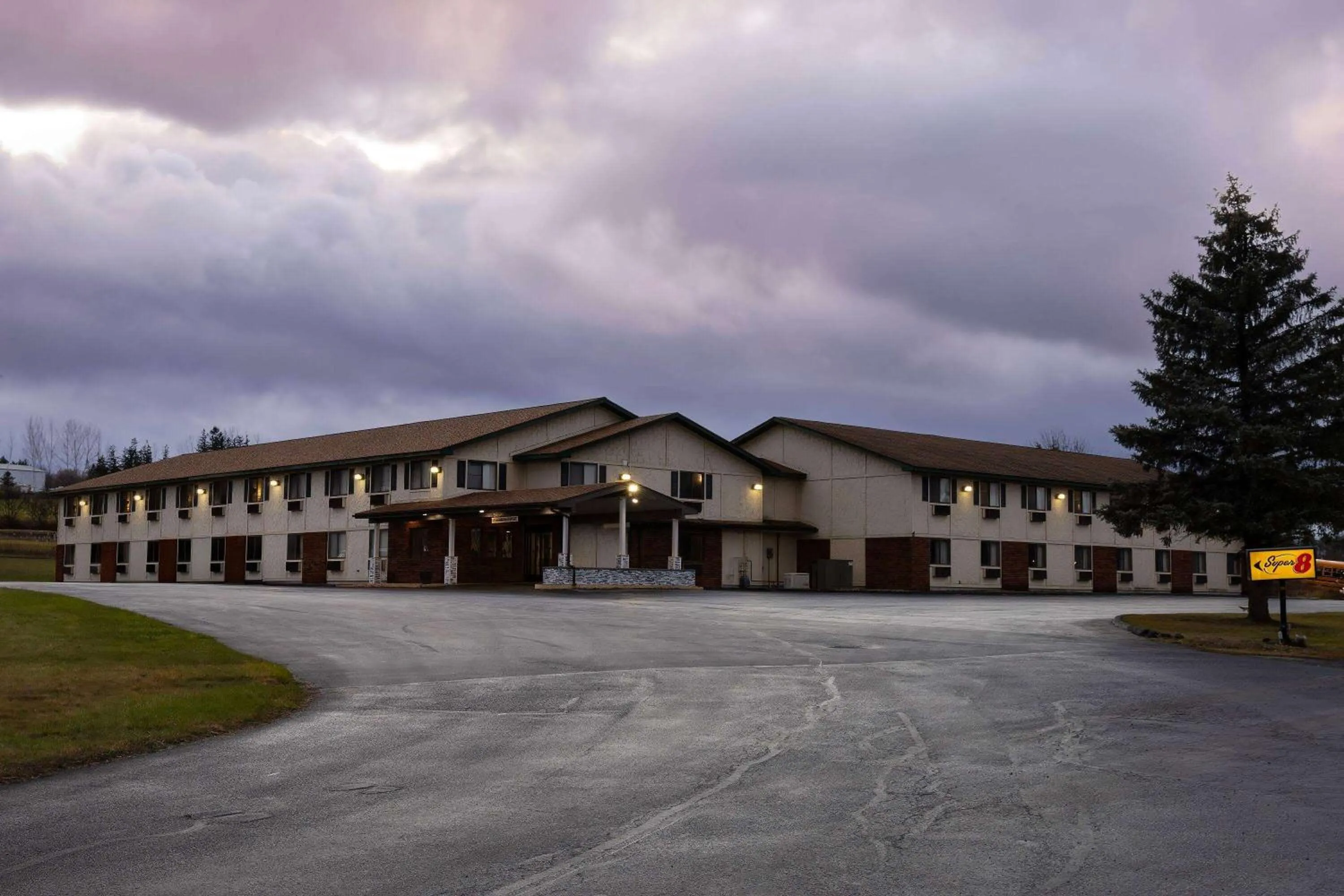 Property building in Super 8 by Wyndham Amsterdam