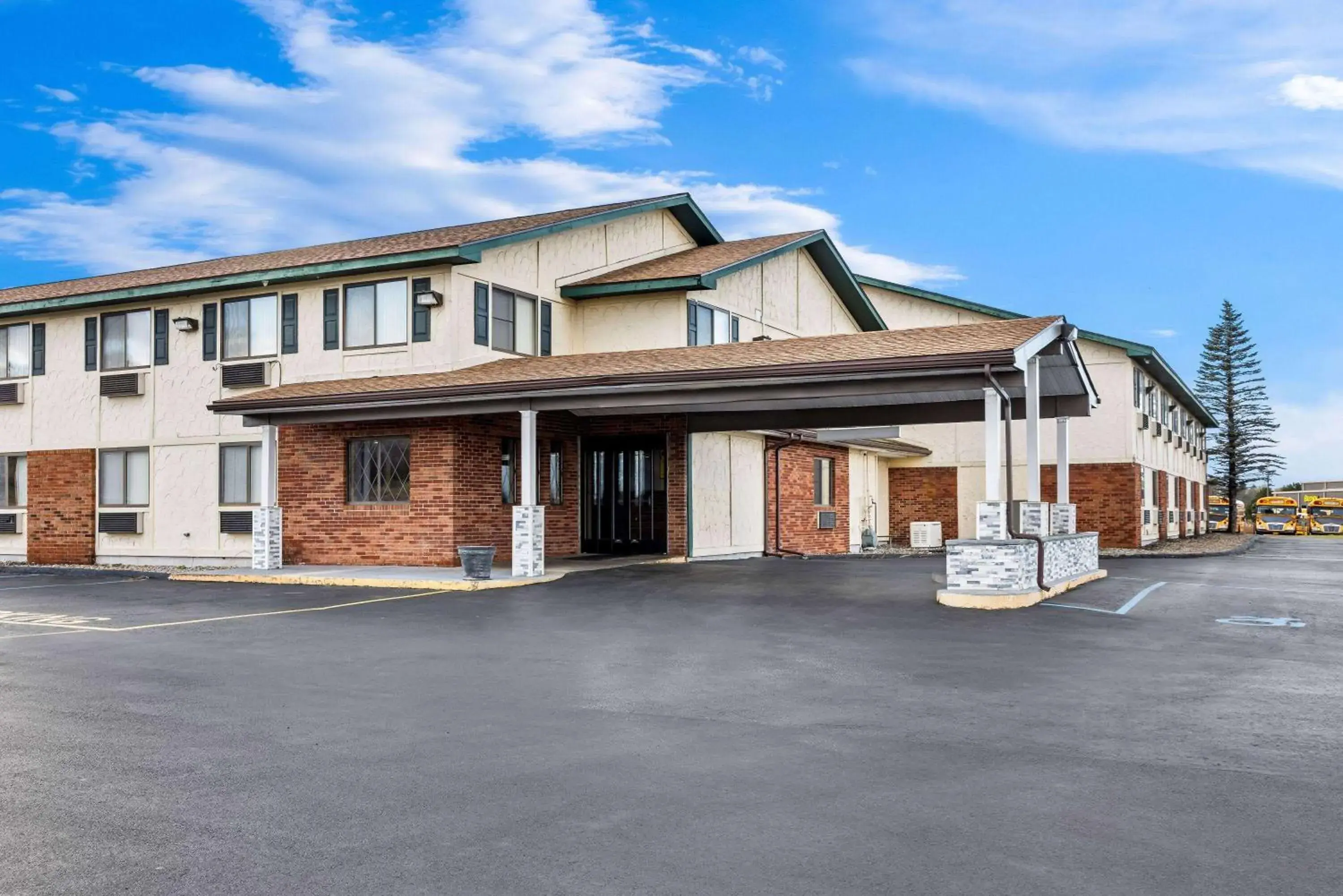 Property building in Super 8 by Wyndham Amsterdam Property building in Super 8 by Wyndham Amsterdam