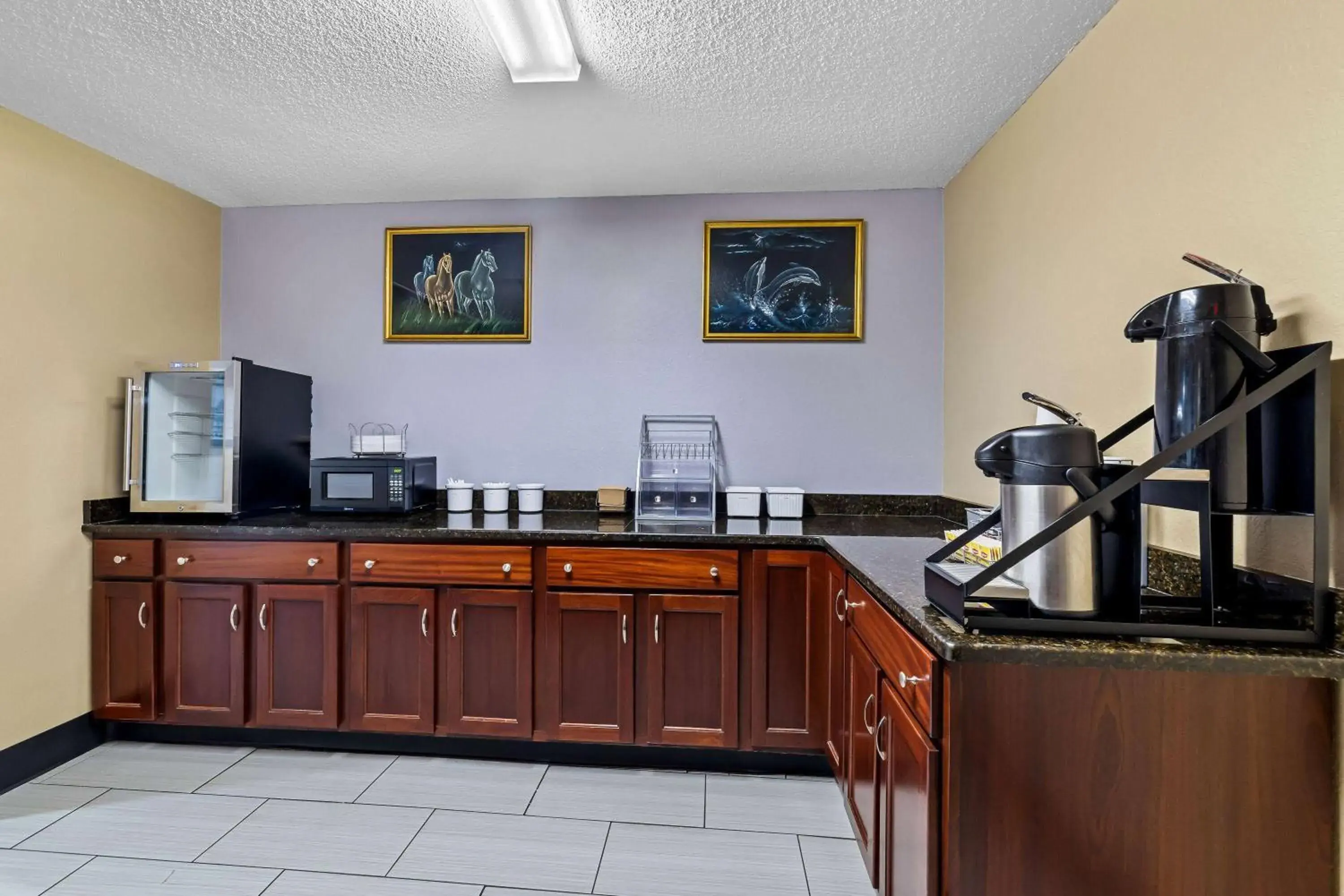 Restaurant/places to eat in Super 8 by Wyndham Amsterdam Restaurant/places to eat in Super 8 by Wyndham Amsterdam